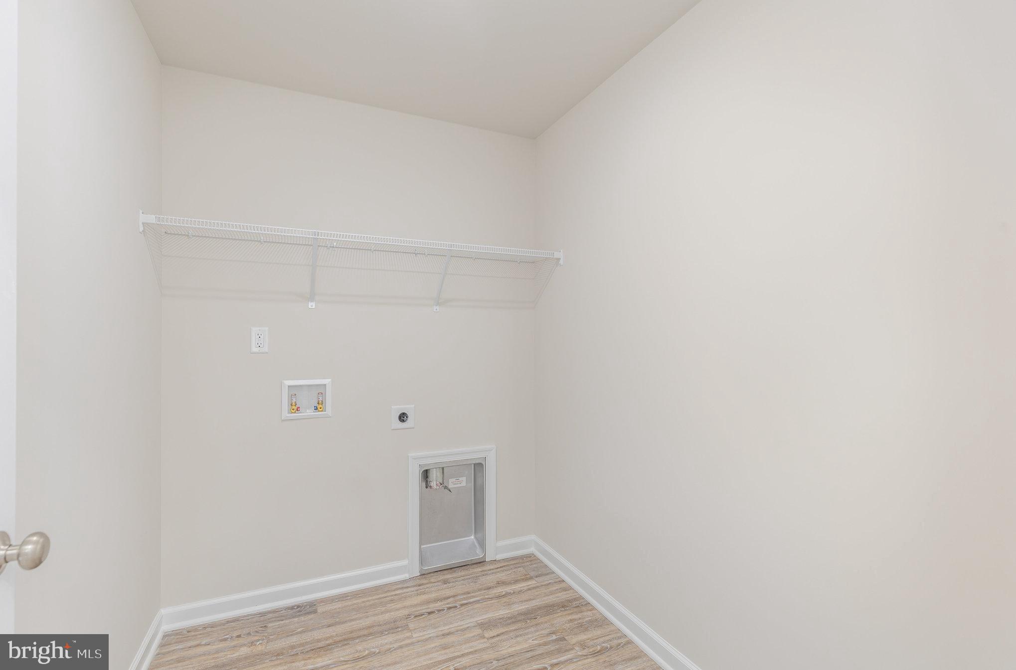 HIDDEN LAKE - Residential