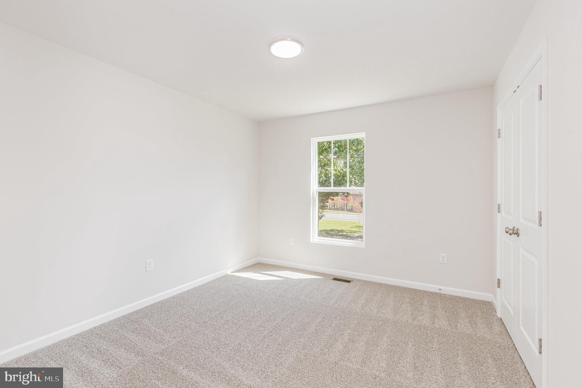 HIDDEN LAKE - Residential