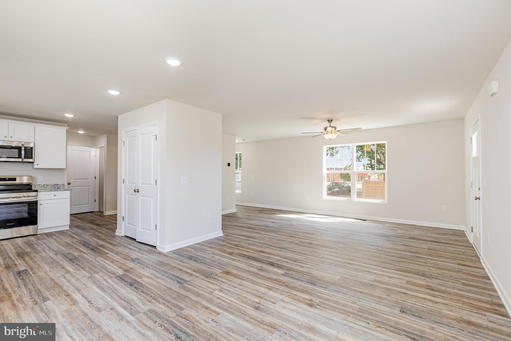 HIDDEN LAKE - Residential