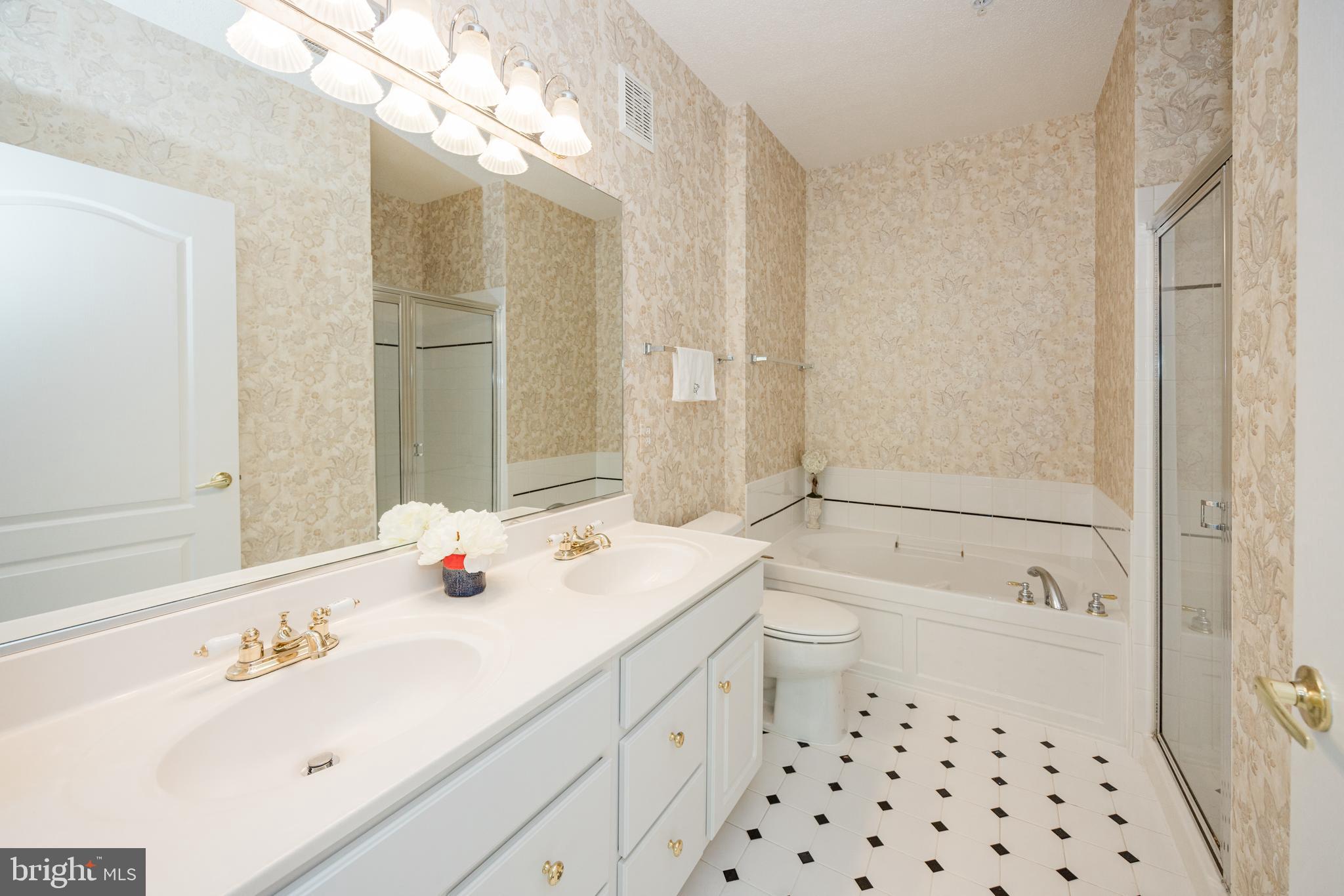 MADISON PARK AT WEST MARKET - Residential