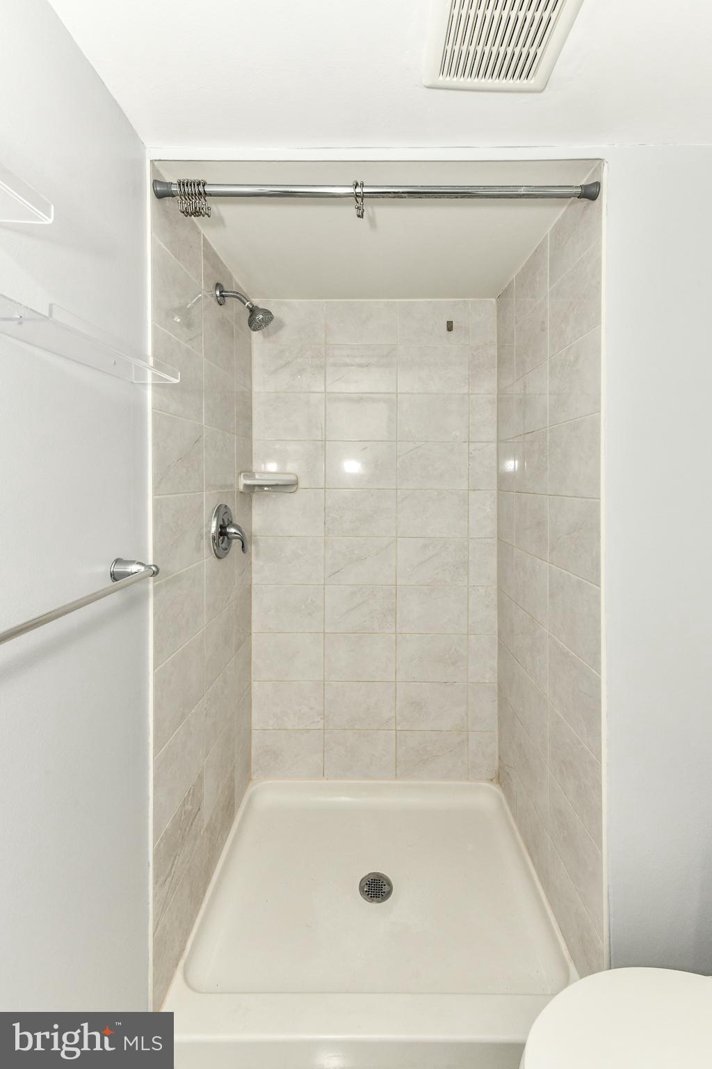 THE VISTAS - Residential Lease