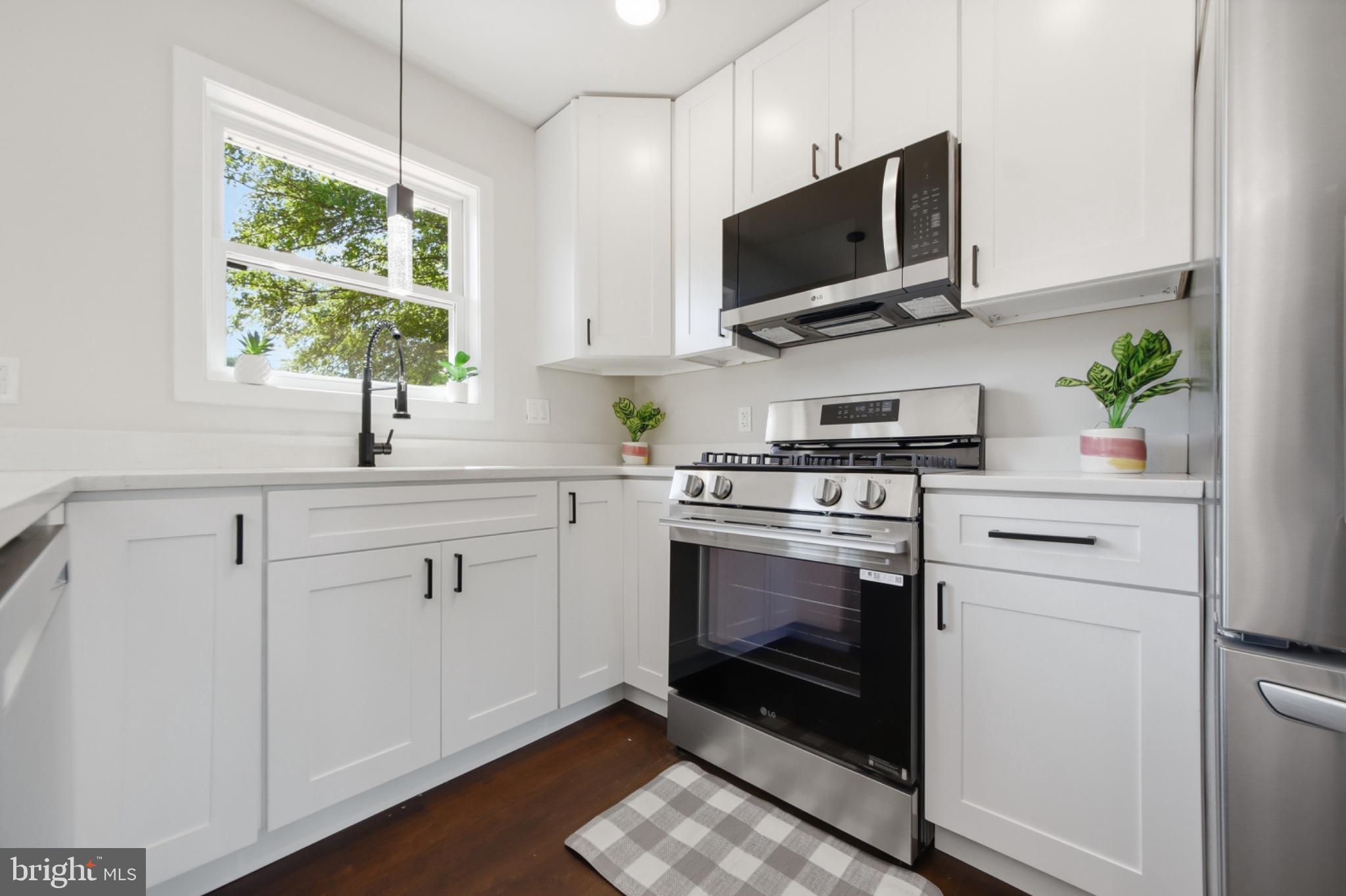 2400 MARY PLACE