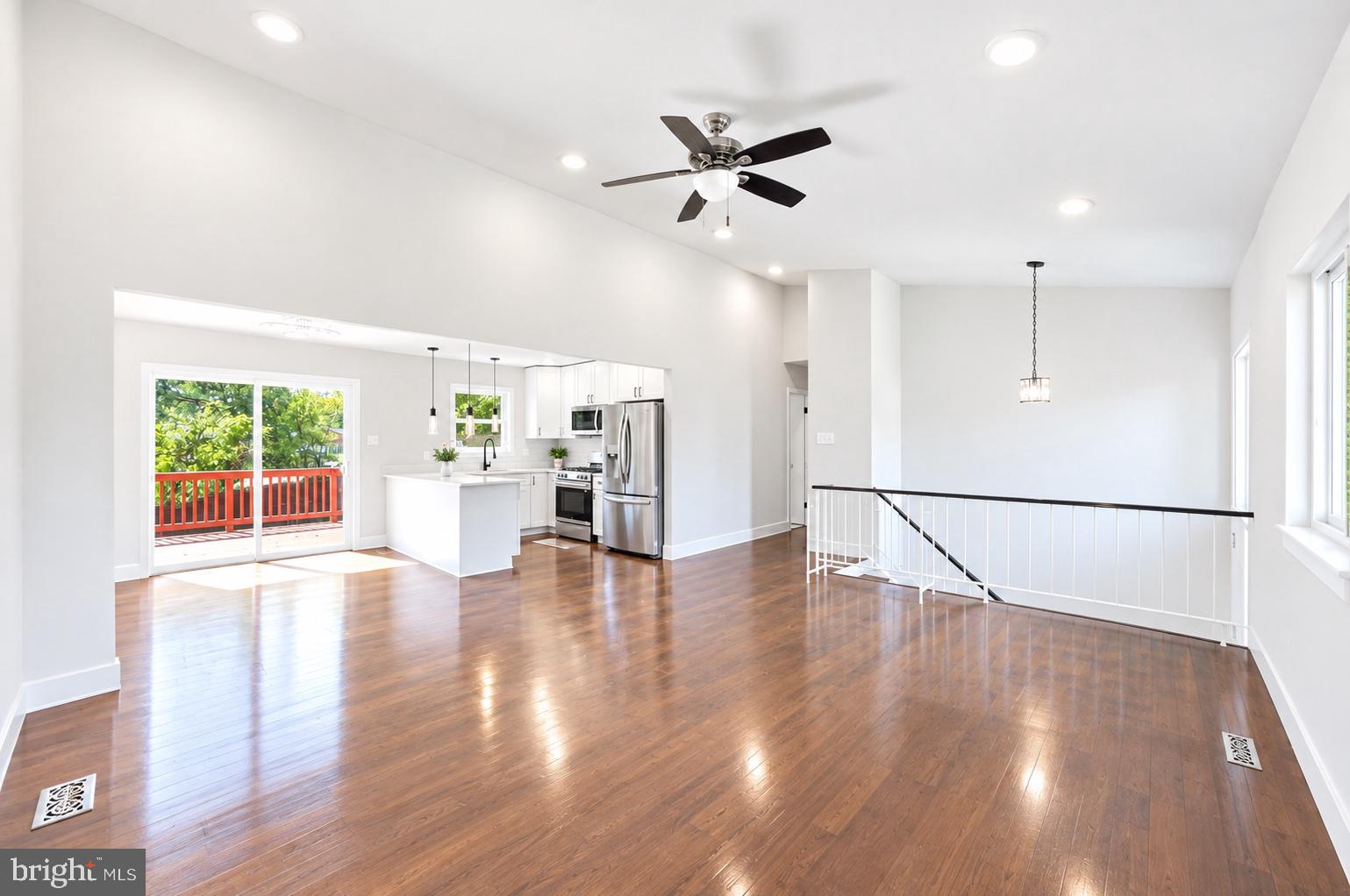 2400 MARY PLACE