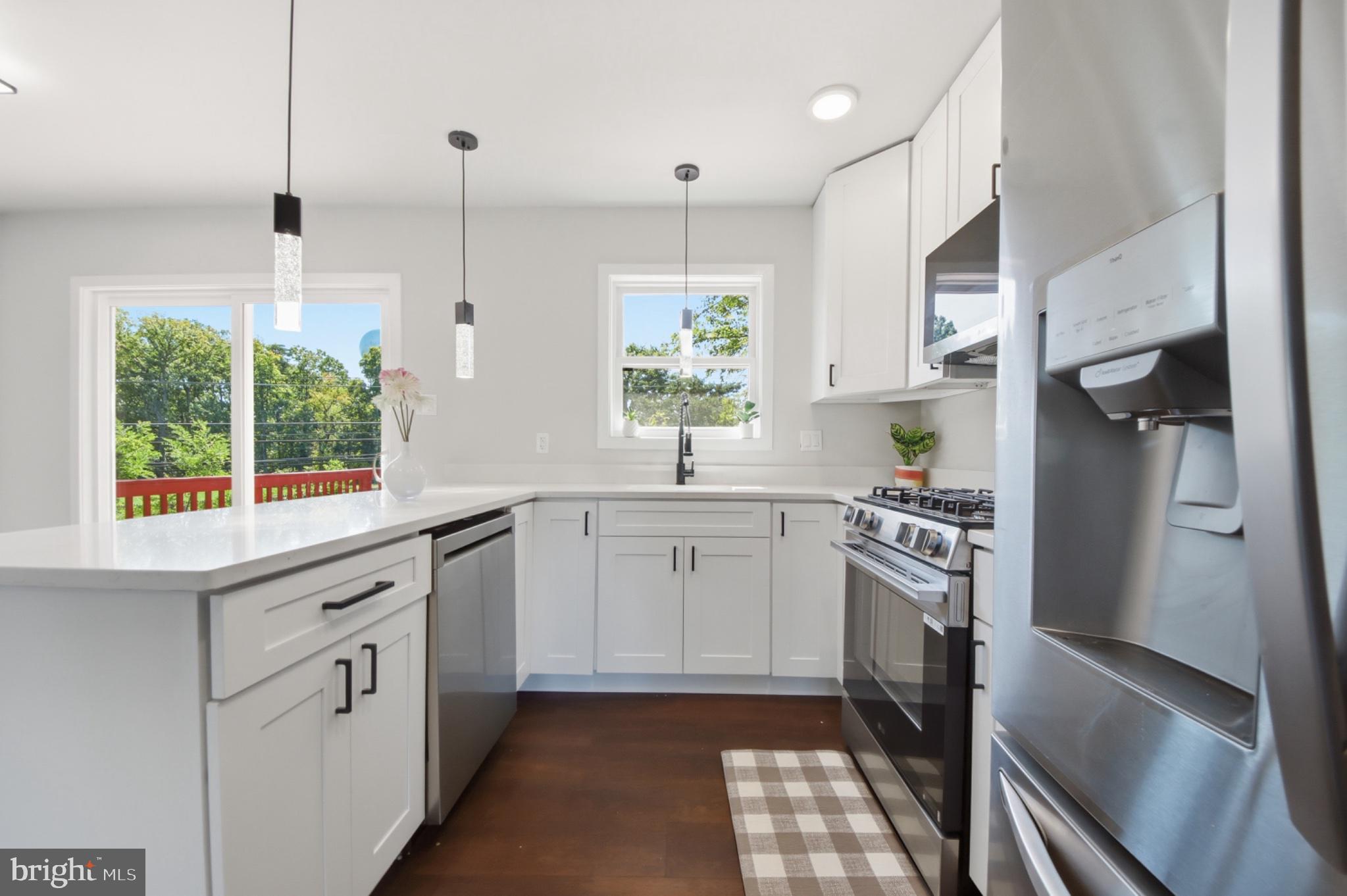 2400 MARY PLACE