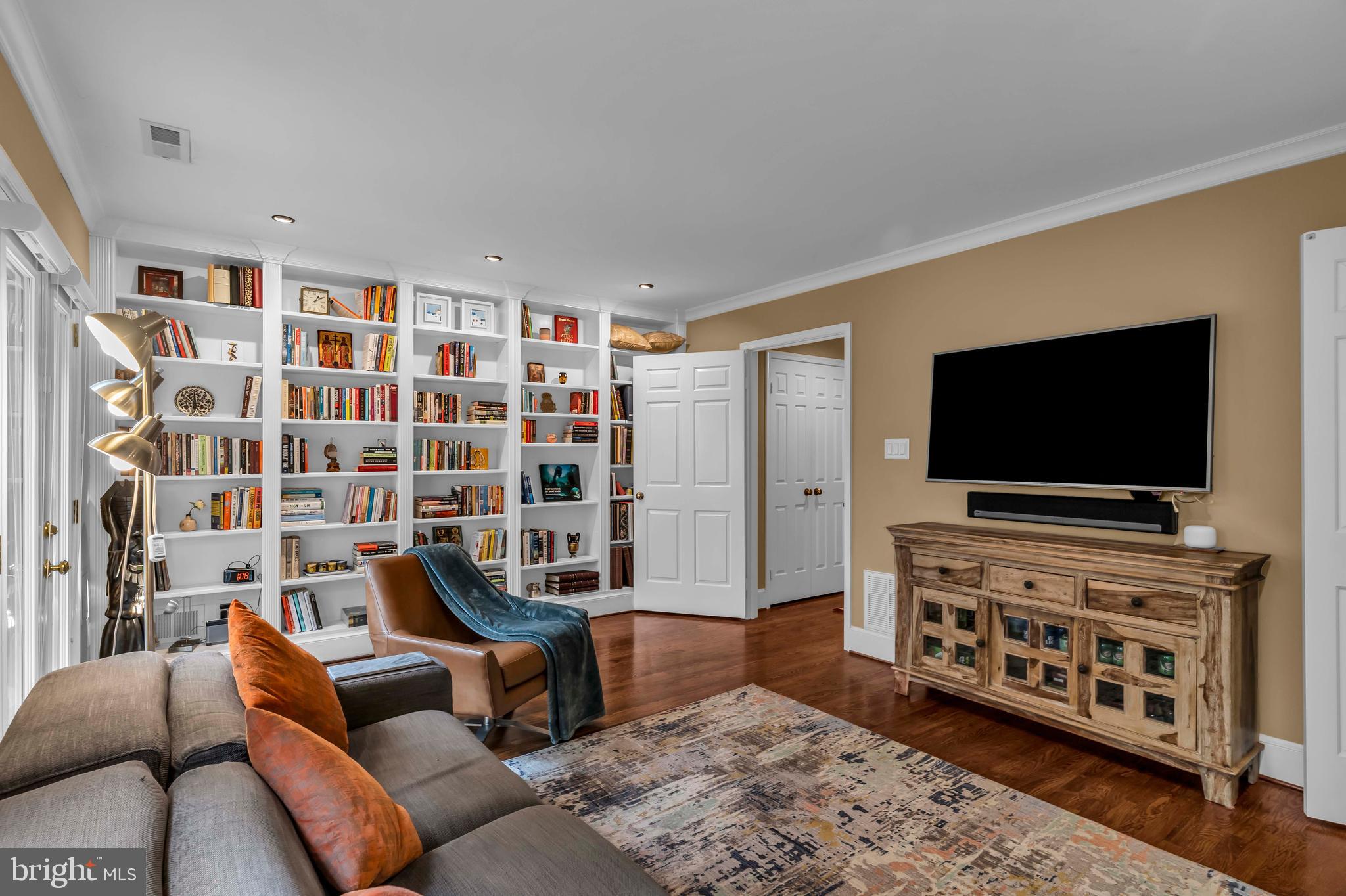 1118 N Pitt St, Alexandria, VA, 22314, USA, 4 Bedrooms Bedrooms, ,3 BathroomsBathrooms,Townhouse,Pending,1118 N Pitt St,VAAX2061200