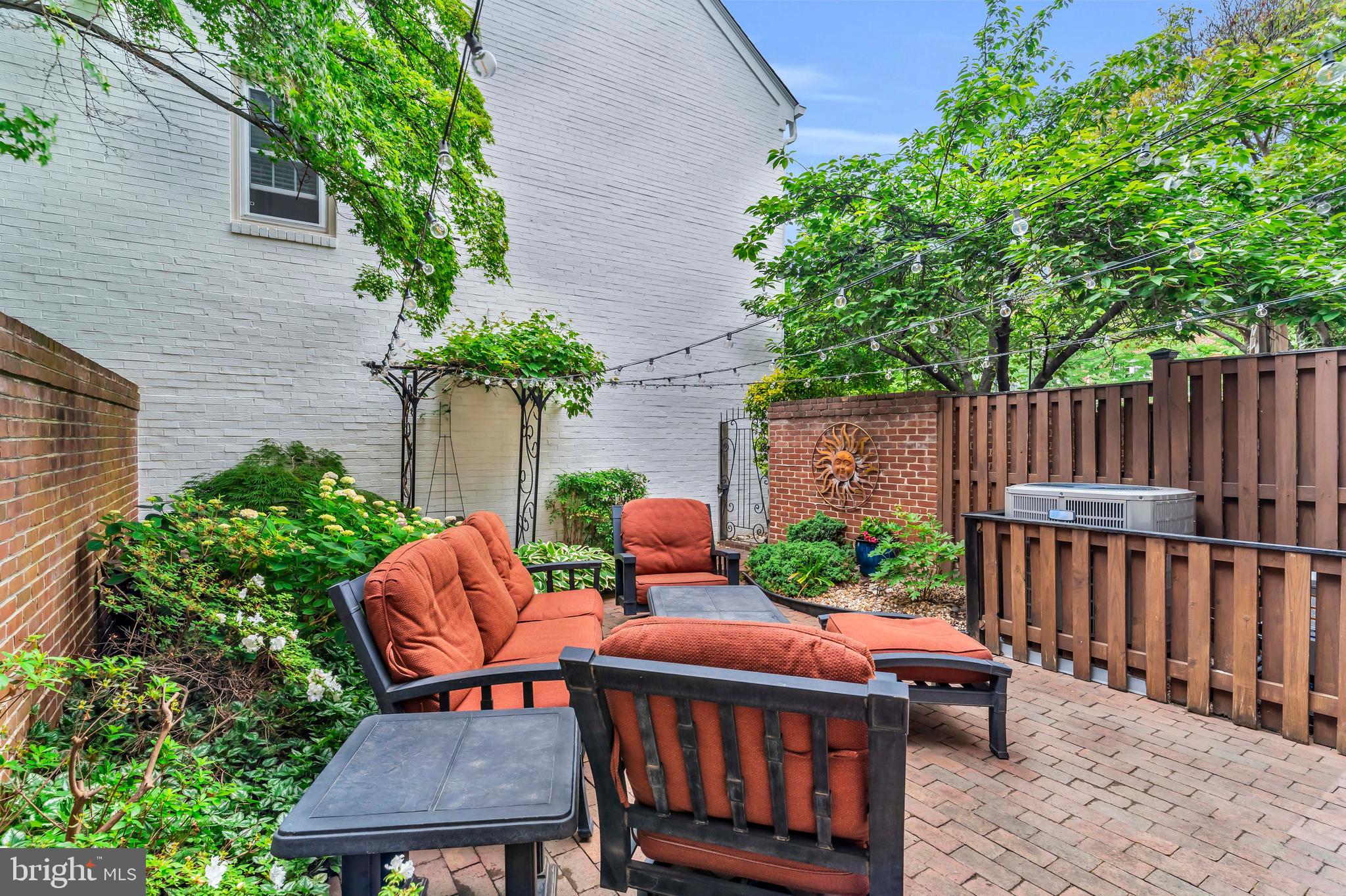 1118 N Pitt St, Alexandria, VA, 22314, USA, 4 Bedrooms Bedrooms, ,3 BathroomsBathrooms,Townhouse,Pending,1118 N Pitt St,VAAX2061200