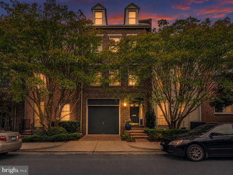 Photo of 1118 N Pitt Street N, ALEXANDRIA, VA 22314 (MLS # VAAX2061200)