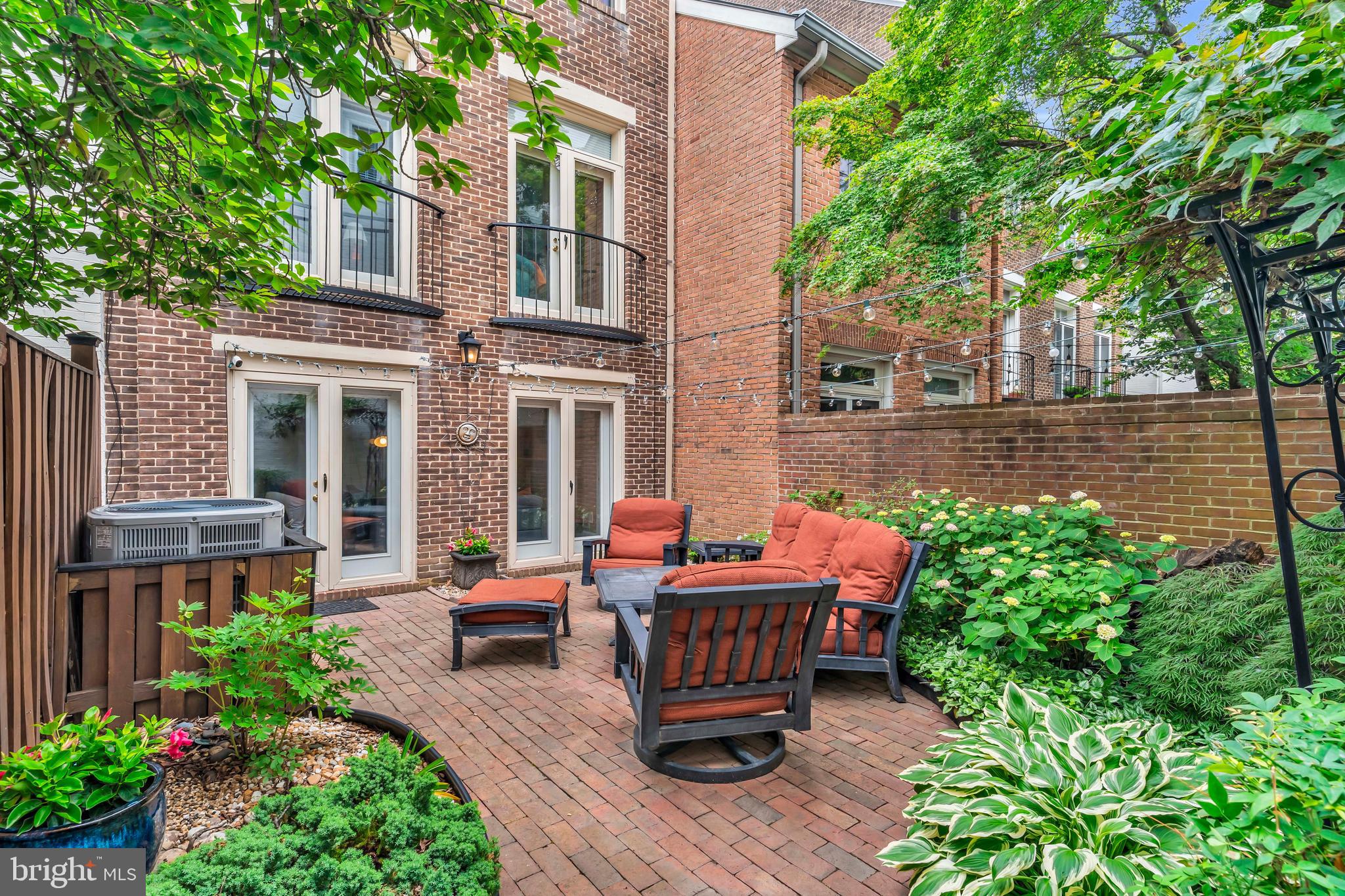 1118 N Pitt St, Alexandria, VA, 22314, USA, 4 Bedrooms Bedrooms, ,3 BathroomsBathrooms,Townhouse,Pending,1118 N Pitt St,VAAX2061200