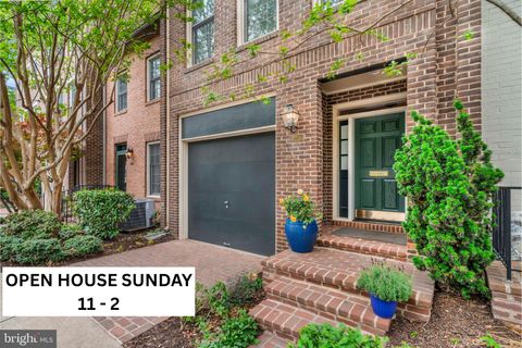 Photo of 1118 N Pitt Street N, ALEXANDRIA, VA 22314 (MLS # VAAX2061200)