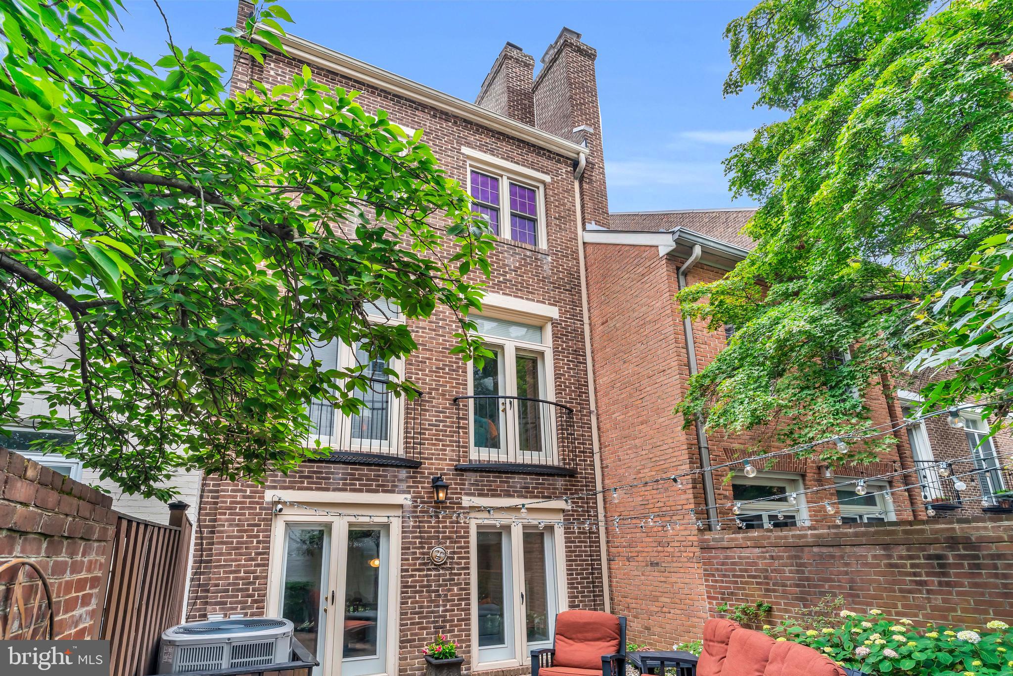 1118 N Pitt St, Alexandria, VA, 22314, USA, 4 Bedrooms Bedrooms, ,3 BathroomsBathrooms,Townhouse,Pending,1118 N Pitt St,VAAX2061200