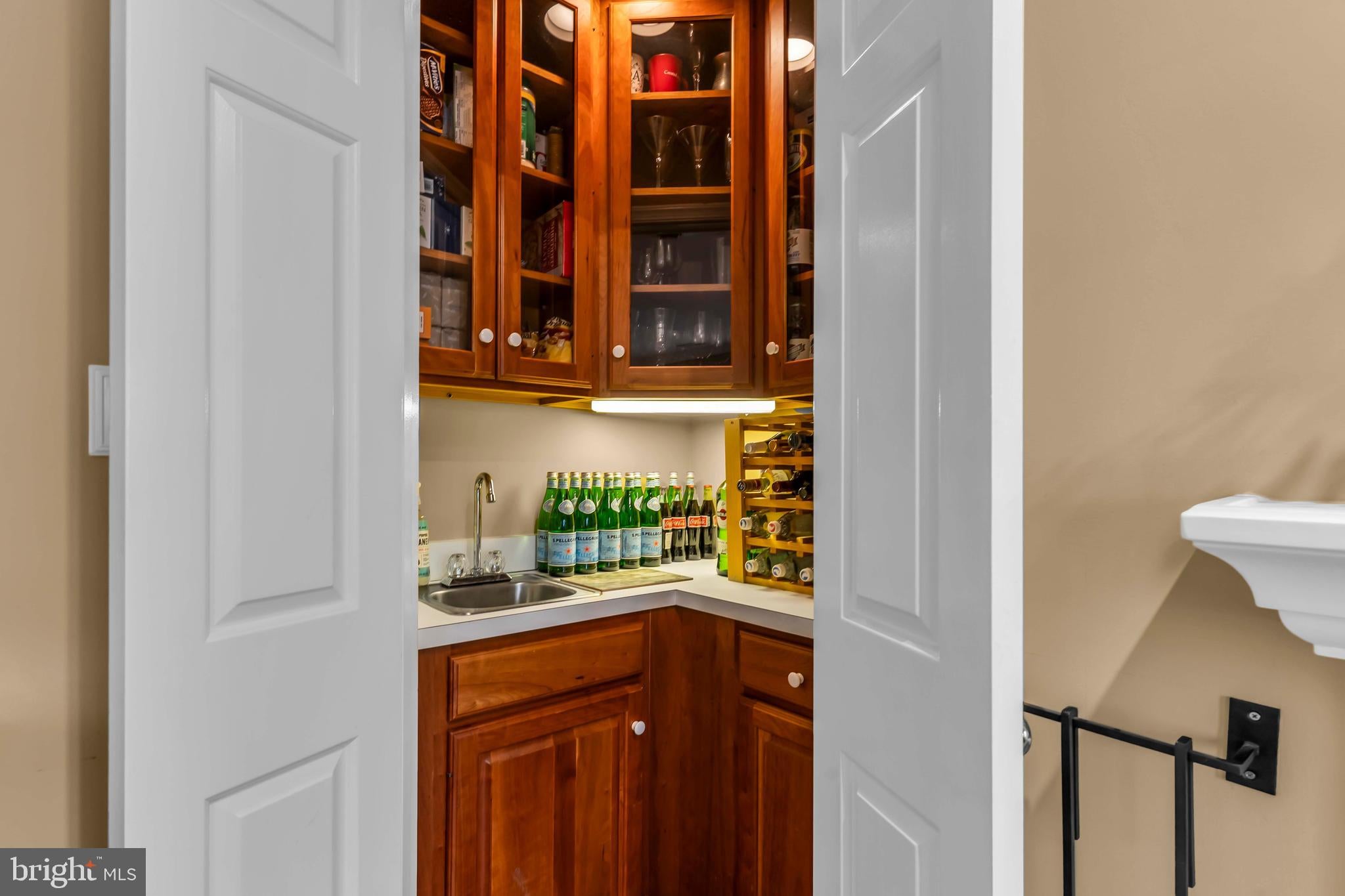 1118 N Pitt St, Alexandria, VA, 22314, USA, 4 Bedrooms Bedrooms, ,3 BathroomsBathrooms,Townhouse,Pending,1118 N Pitt St,VAAX2061200