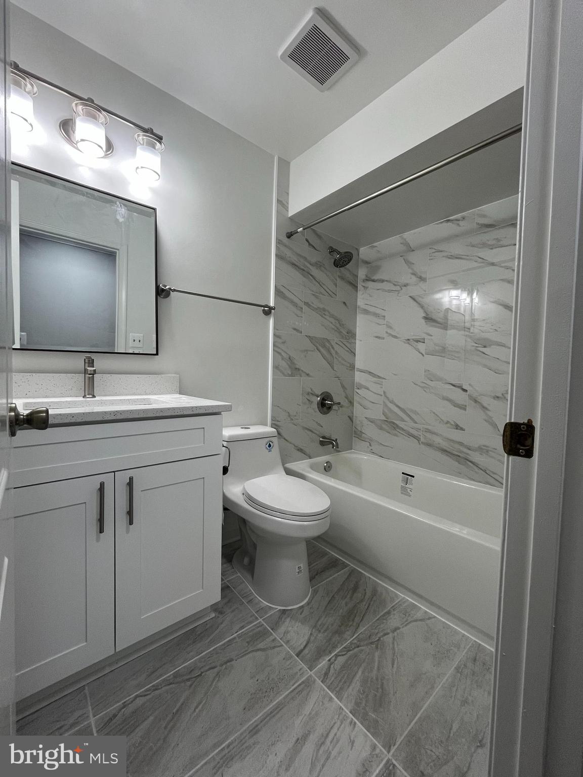 MONTGOMERY RUN - Residential Lease