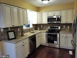 BARKSDALE ESTATES - Residential Lease