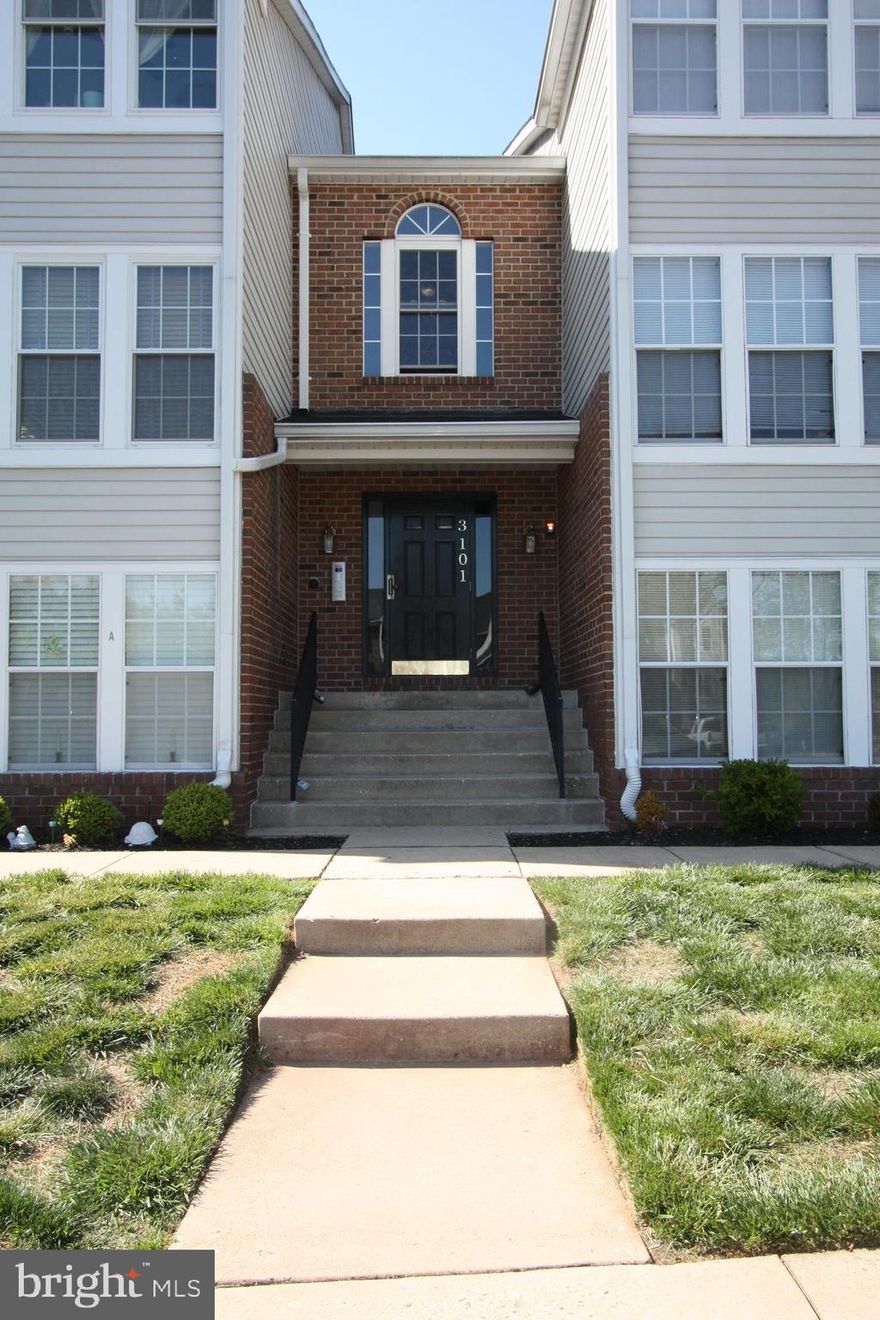 Bright and open 2 bedroom, 2 full bath, penthouse condo.  Cathedral ceilings in living room and kitchen with a breakfast bar.  Sunroom (dining room) opens to balcony.  MBR with full bath and large walk-in closet.  Full size washer and dryer.  Freshly painted.  Easy access to 95 and the Boulevard shopping.  Condo fees included in rent. A must see.