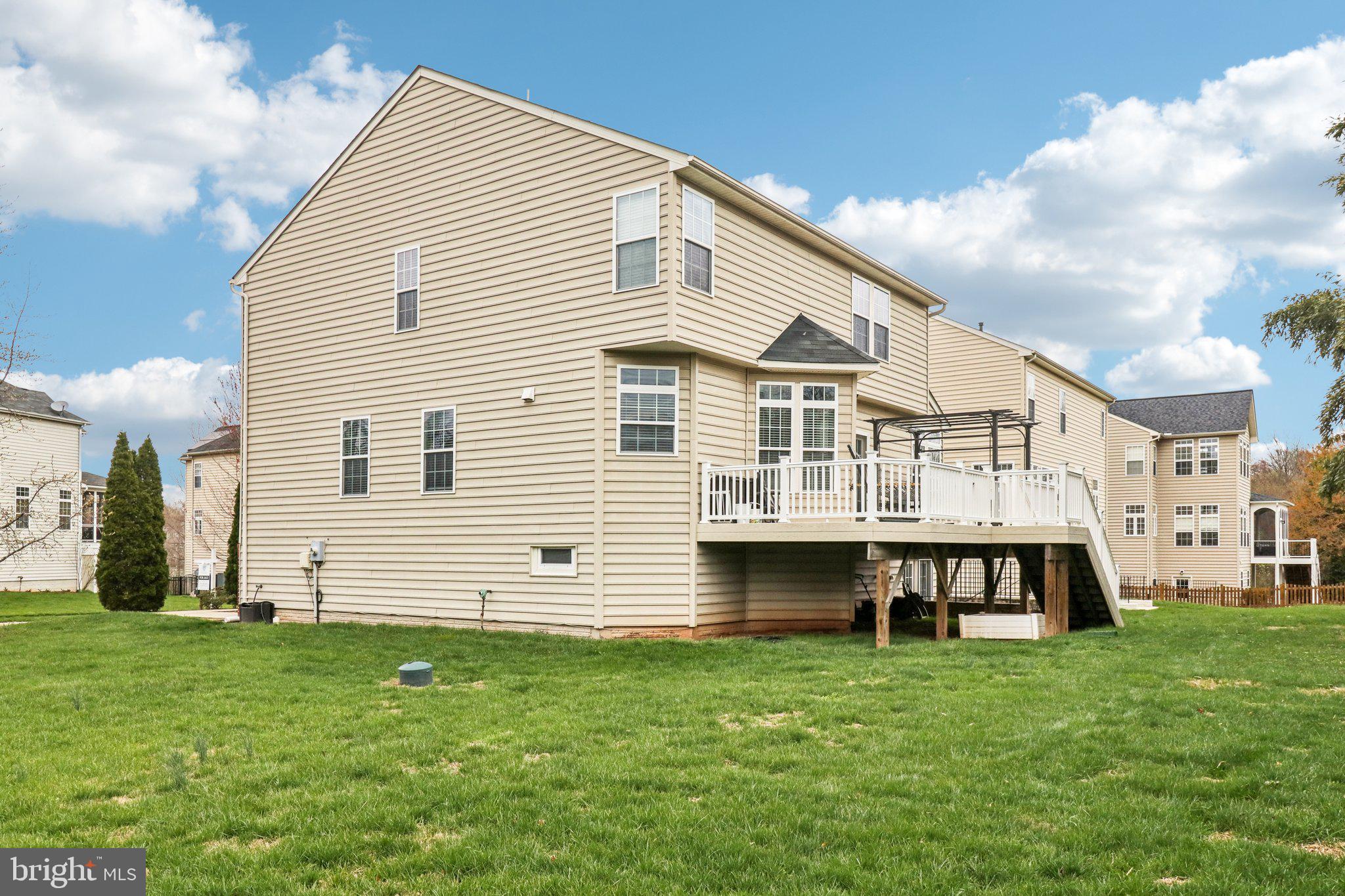 HERNDON CROSSING - Residential