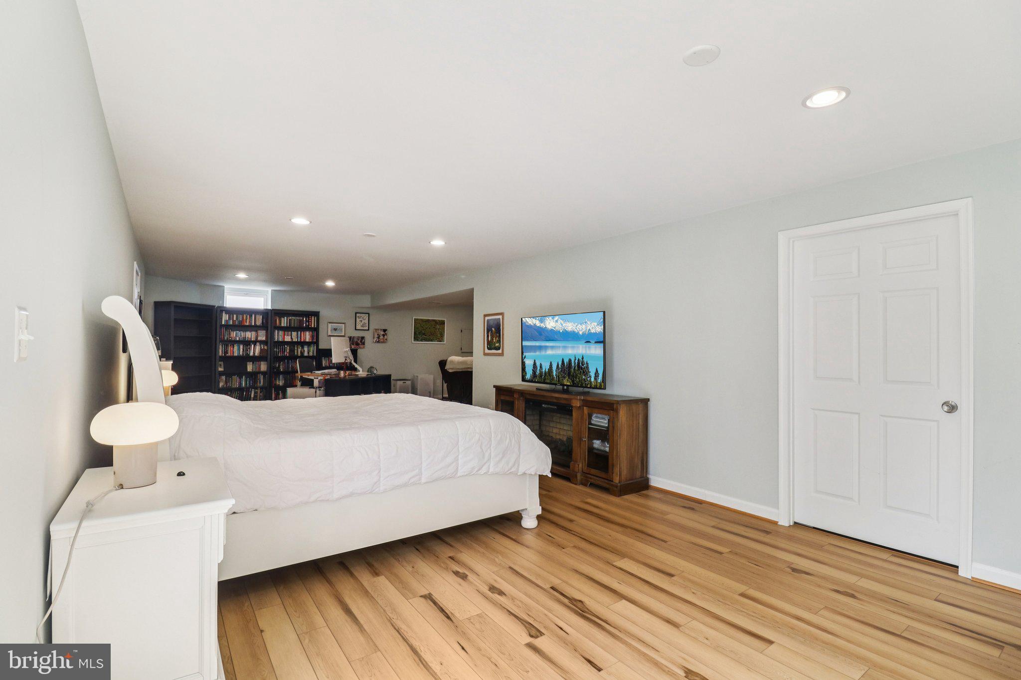 HERNDON CROSSING - Residential