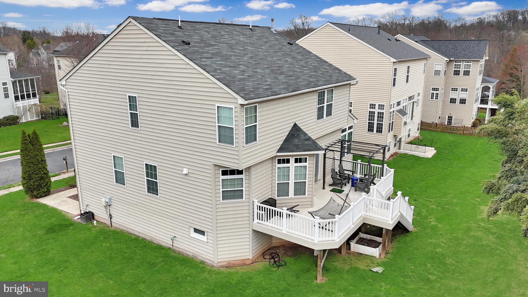 HERNDON CROSSING - Residential