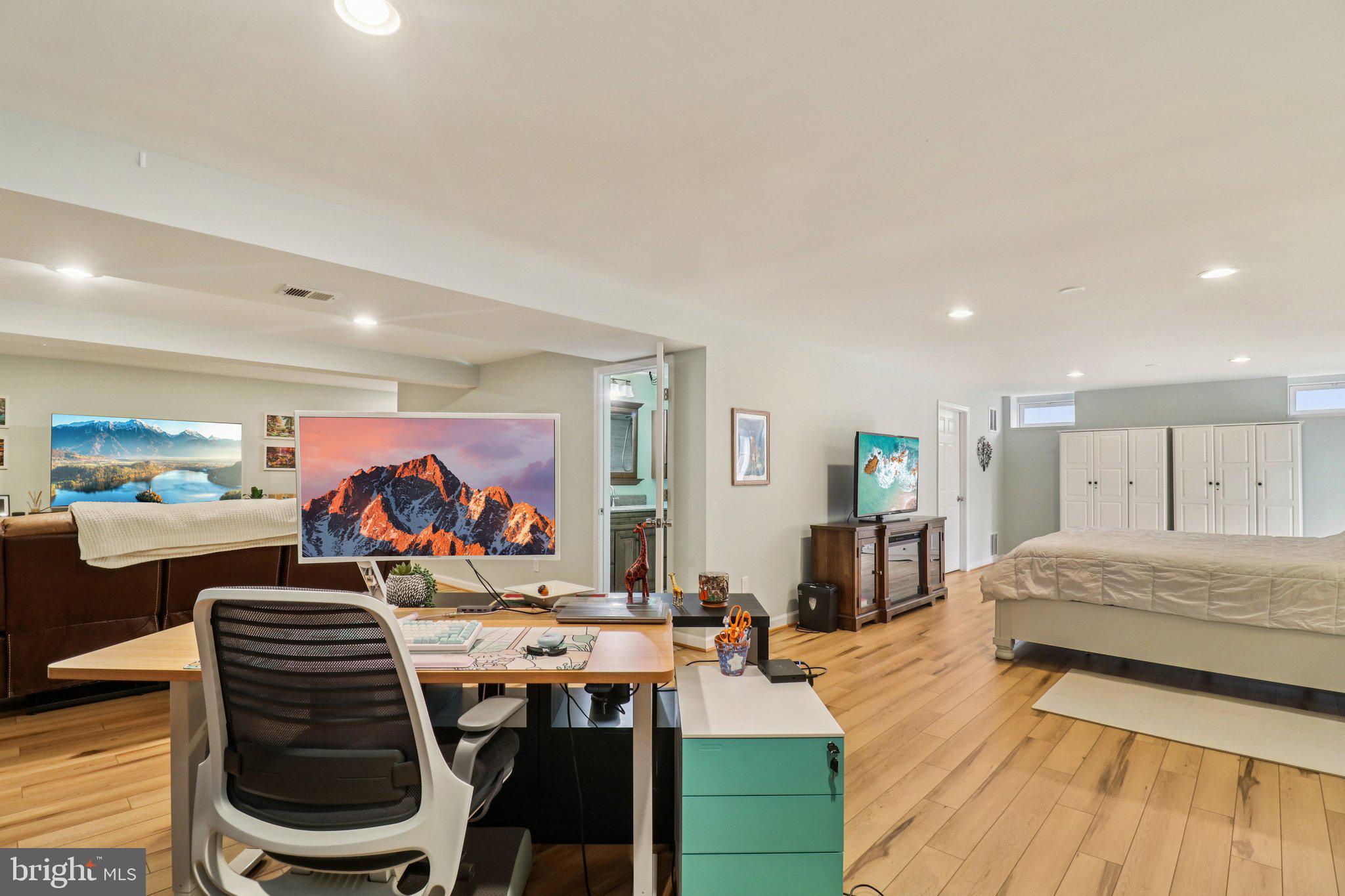 HERNDON CROSSING - Residential