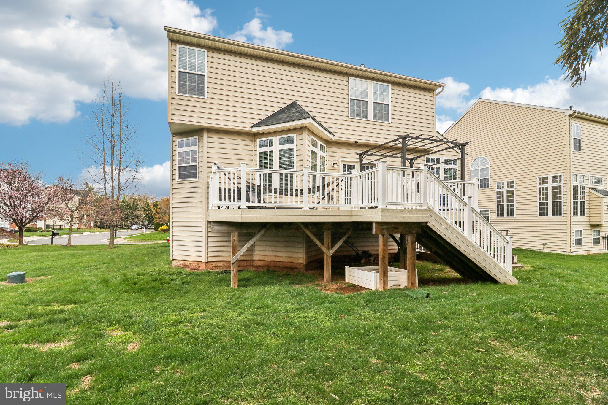 HERNDON CROSSING - Residential