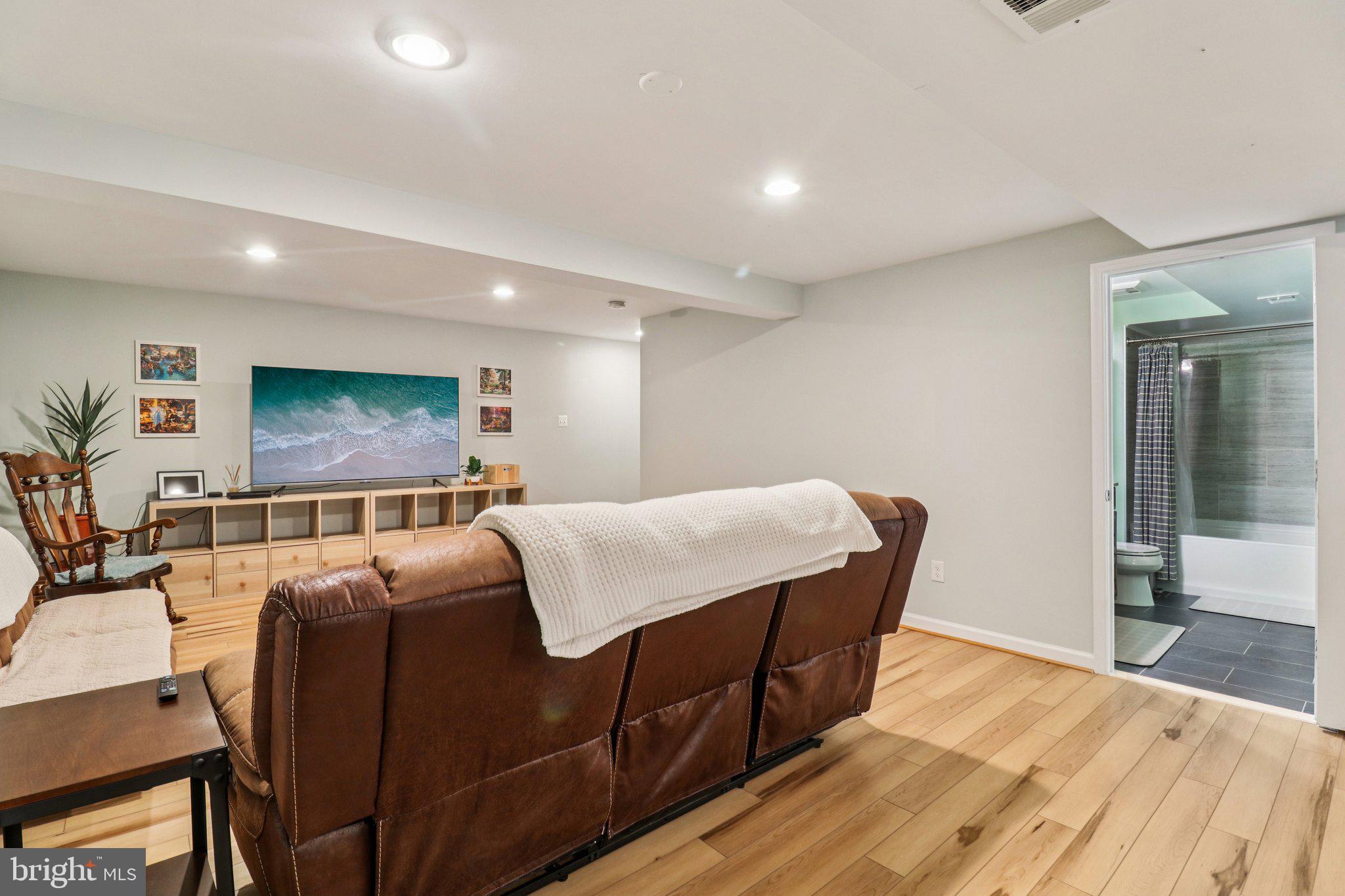 HERNDON CROSSING - Residential