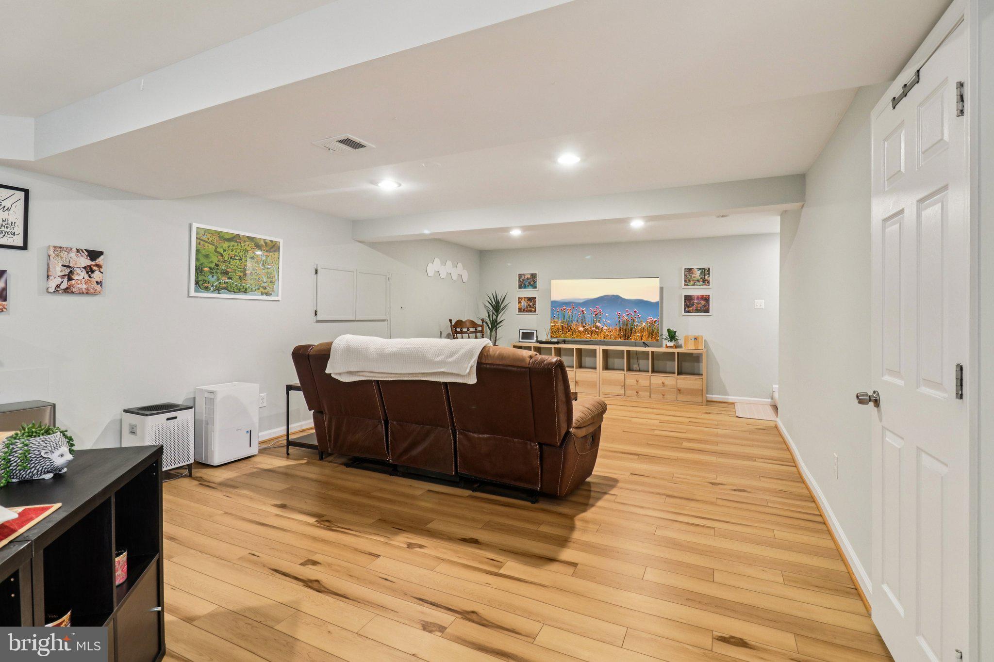 HERNDON CROSSING - Residential