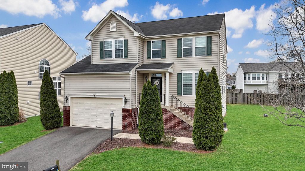 Photo of 1694 Winterwood Court, HERNDON, VA 20170 (MLS # VAFX2297716)