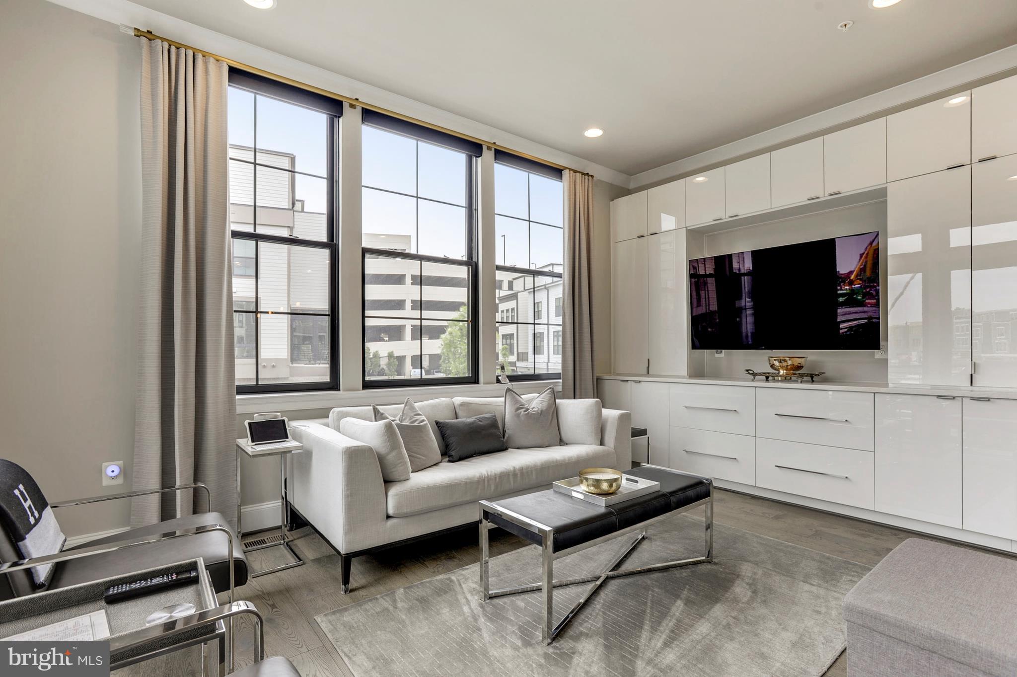 ONE LOUDOUN - Residential