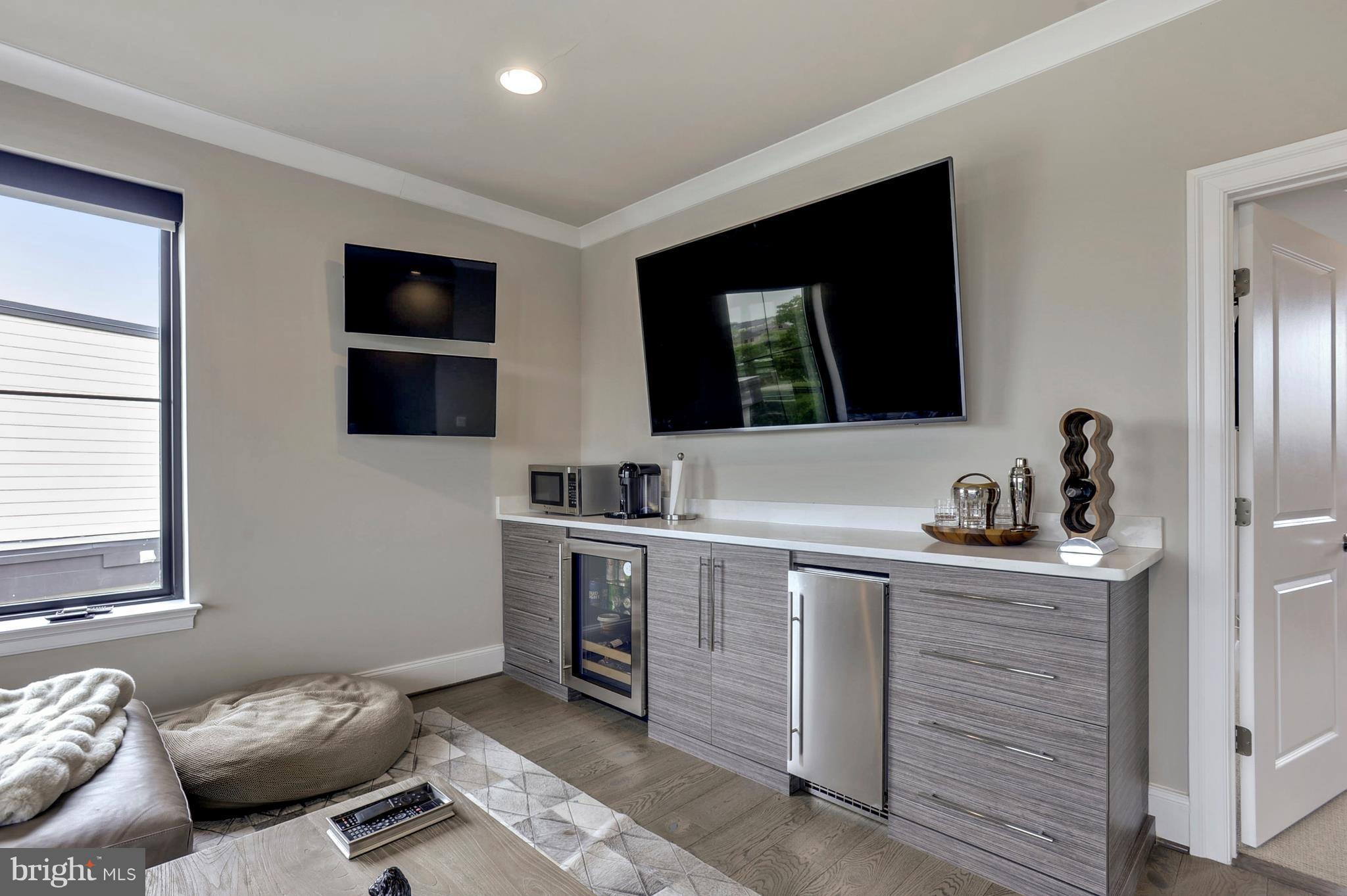 ONE LOUDOUN - Residential