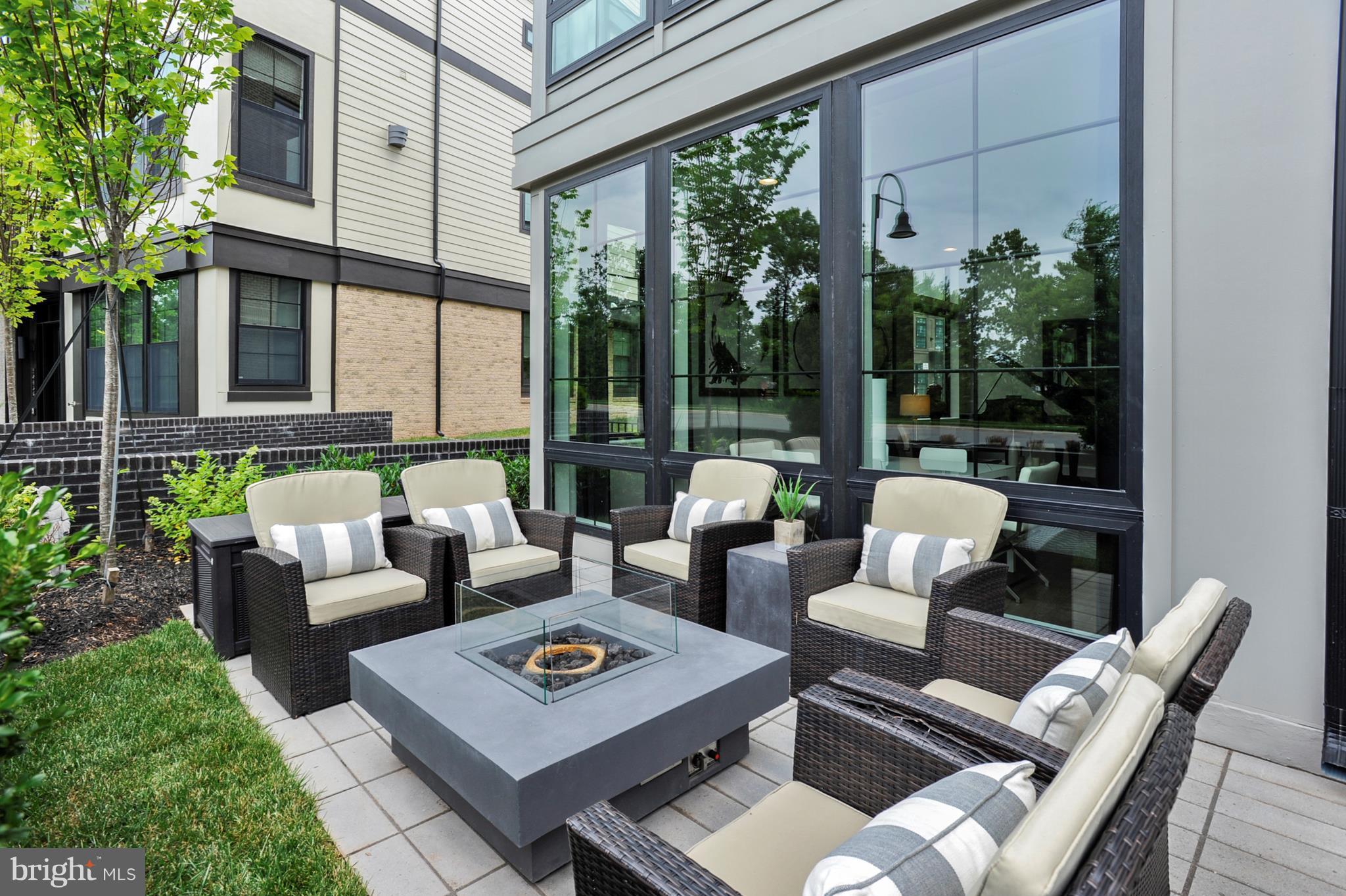 ONE LOUDOUN - Residential