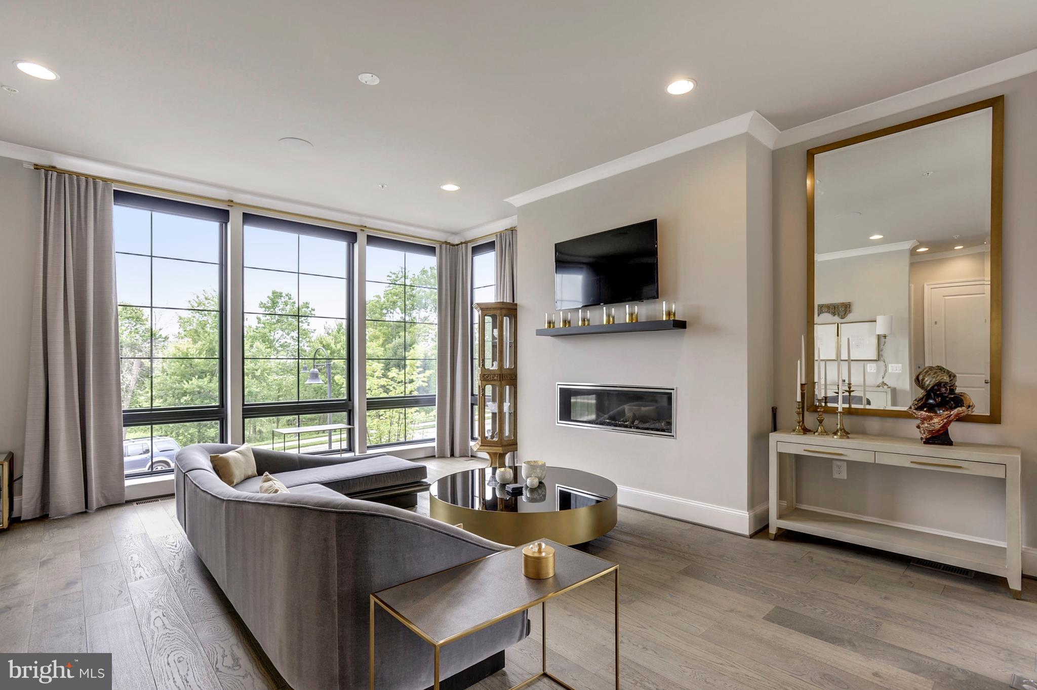 ONE LOUDOUN - Residential