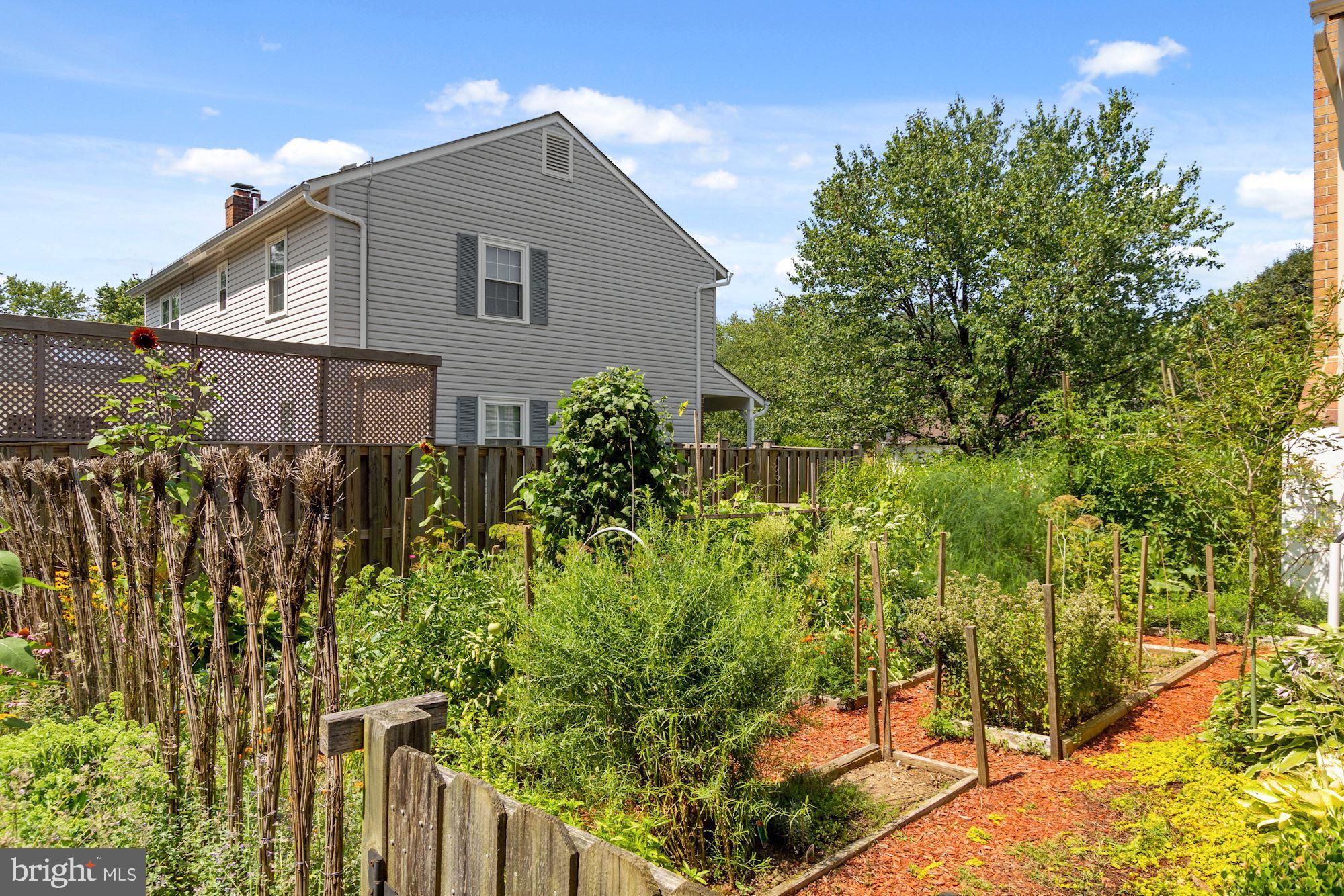 FLOWER HILL - Residential