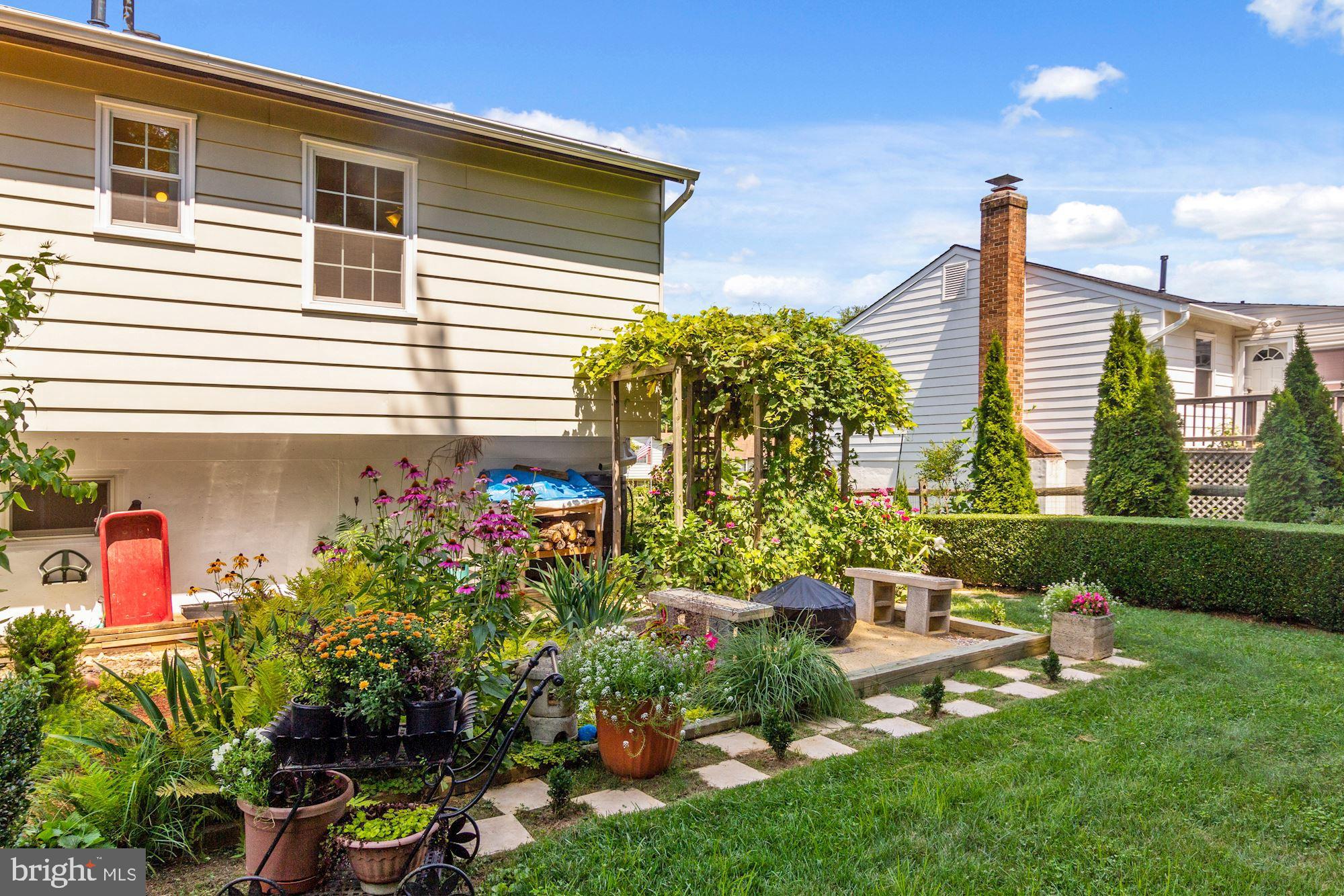 FLOWER HILL - Residential