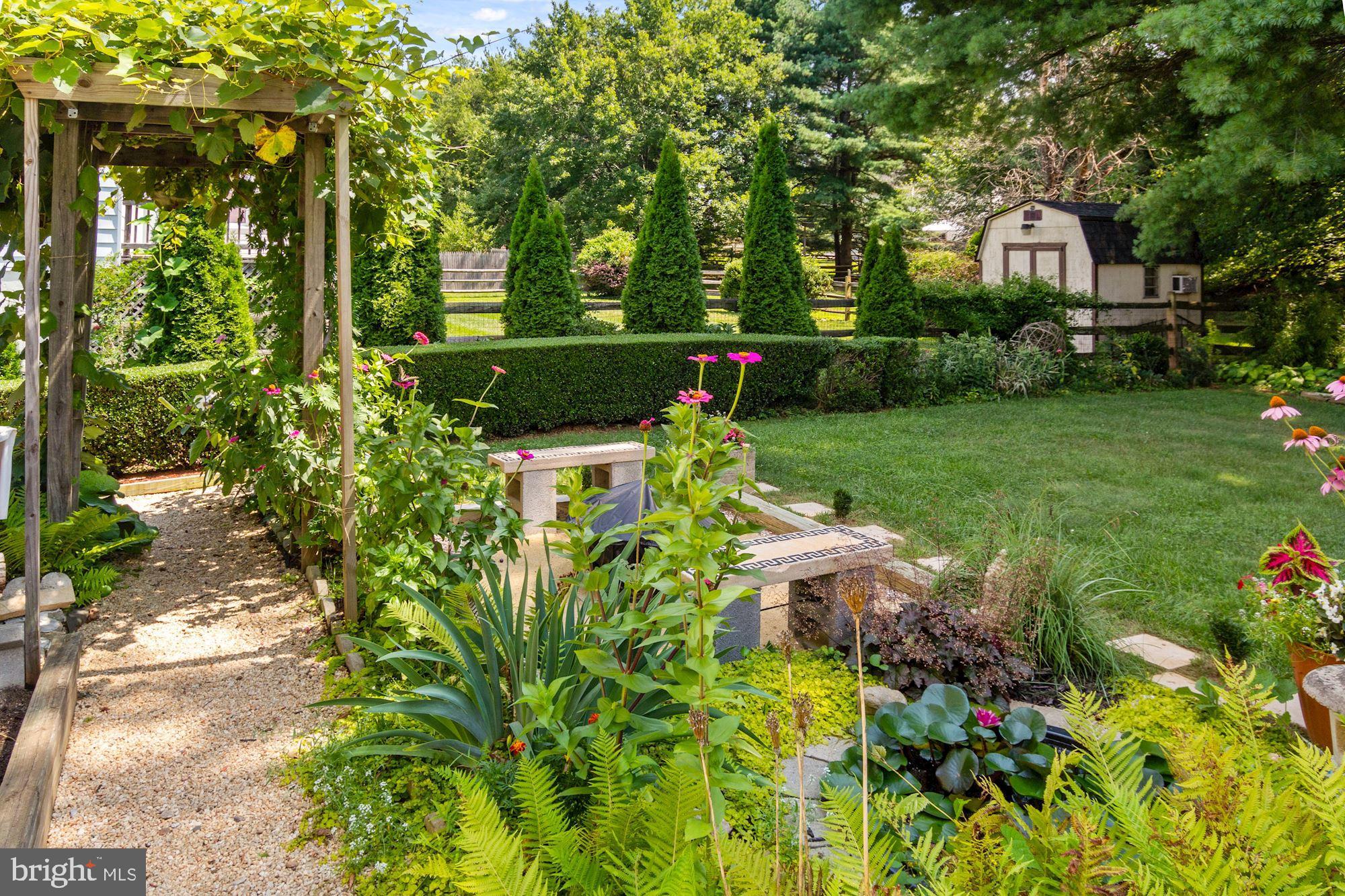 FLOWER HILL - Residential