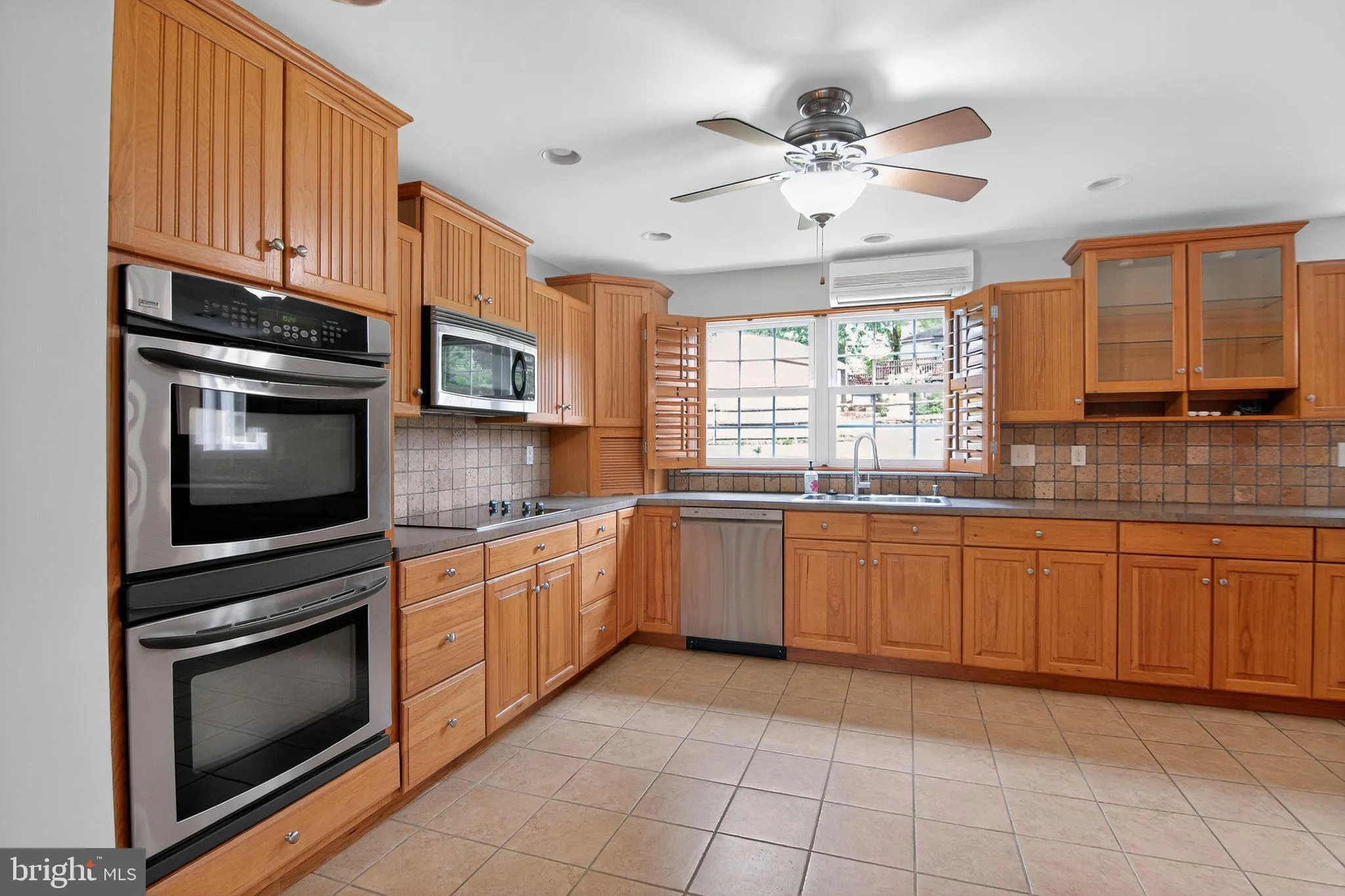 Norristown, Pennsylvania 19403, United States, 4 Bedrooms Bedrooms, ,3 BathroomsBathrooms,Residential,Active,190745