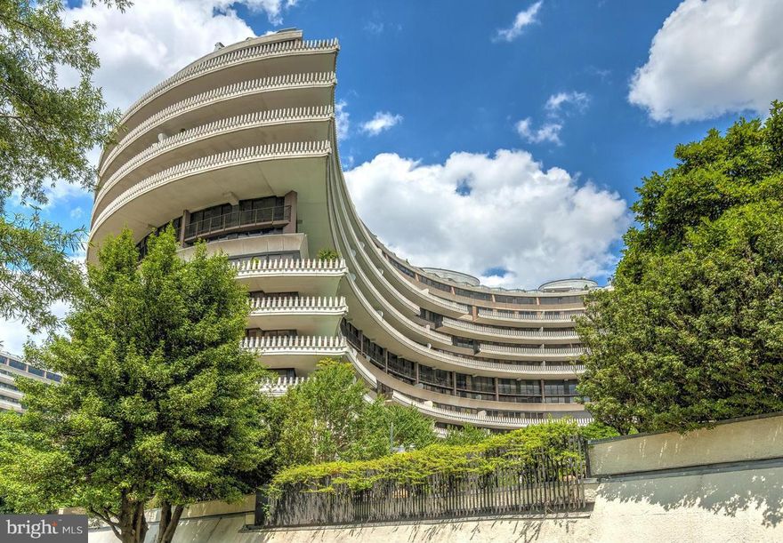 Extraordinary "On-The-Point" unit at Watergate South with 3,250 sf of interior space plus full wrap-around balcony.  Unit has been configured to allow for exceptional entertaining and living space while taking advantage of the spectacular views found from every floor-to-ceiling window.  Other features include custom wine bar with Lalique glass panels, wine storage, Siematic kitchen, 3 car pkg.