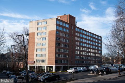 Photo of 1210 N Taft Street #805, ARLINGTON, VA 22201 (MLS # VAAR2070390)