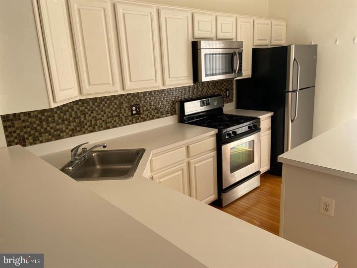 PRINCE WILLIAM COMMONS - Residential Lease