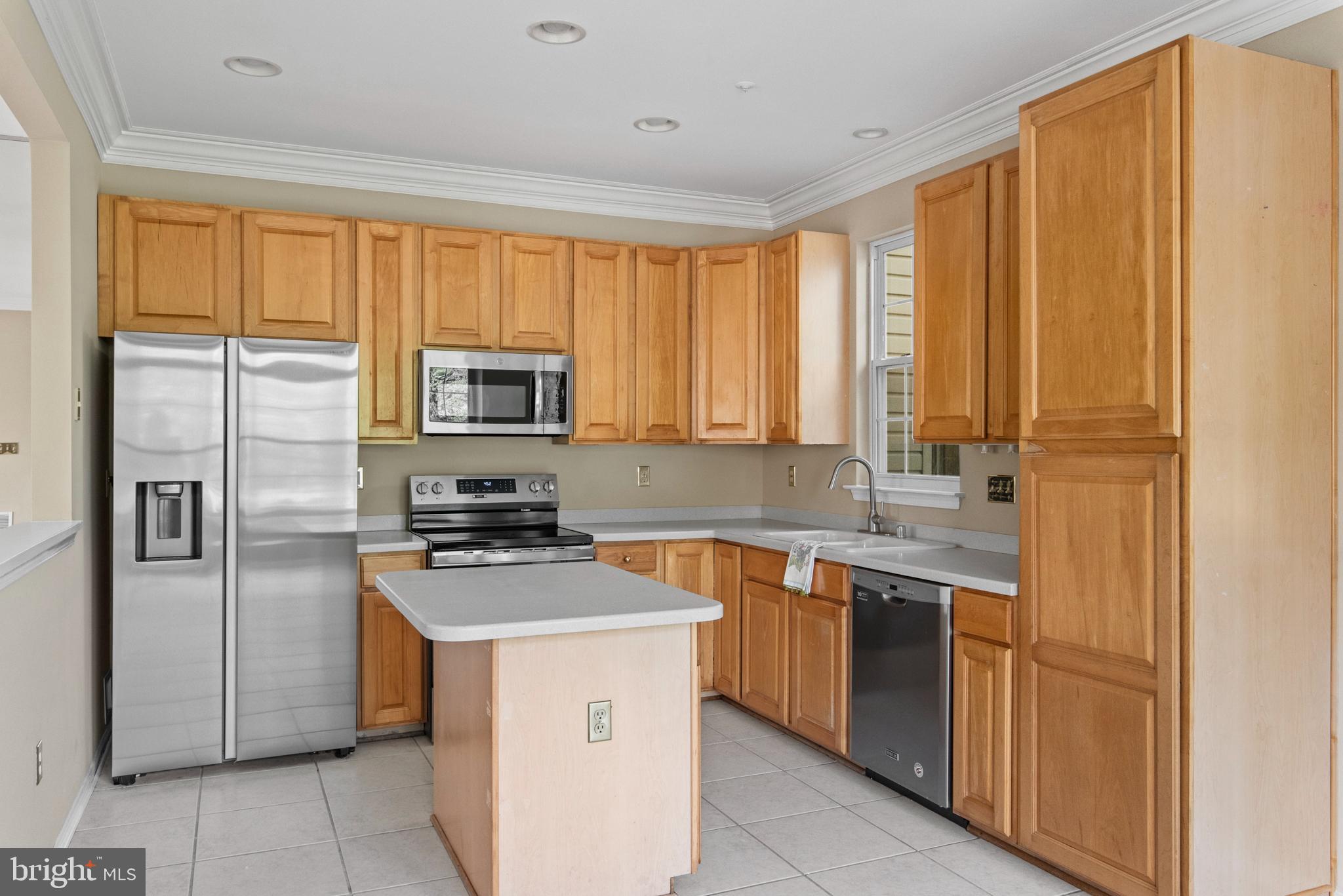 SOUTH RIVER COLONY - Residential