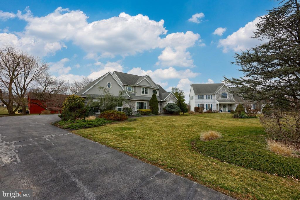 Photo of 60 WILLOW CIR, NEW HOLLAND, PA 17557 (MLS # PALA2031612)