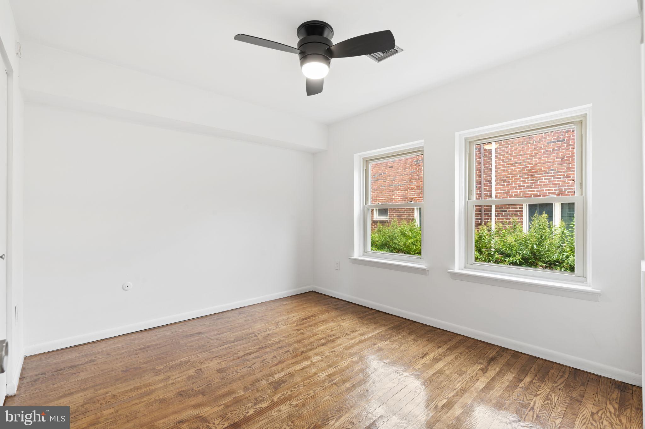 QUEEN VILLAGE - Residential