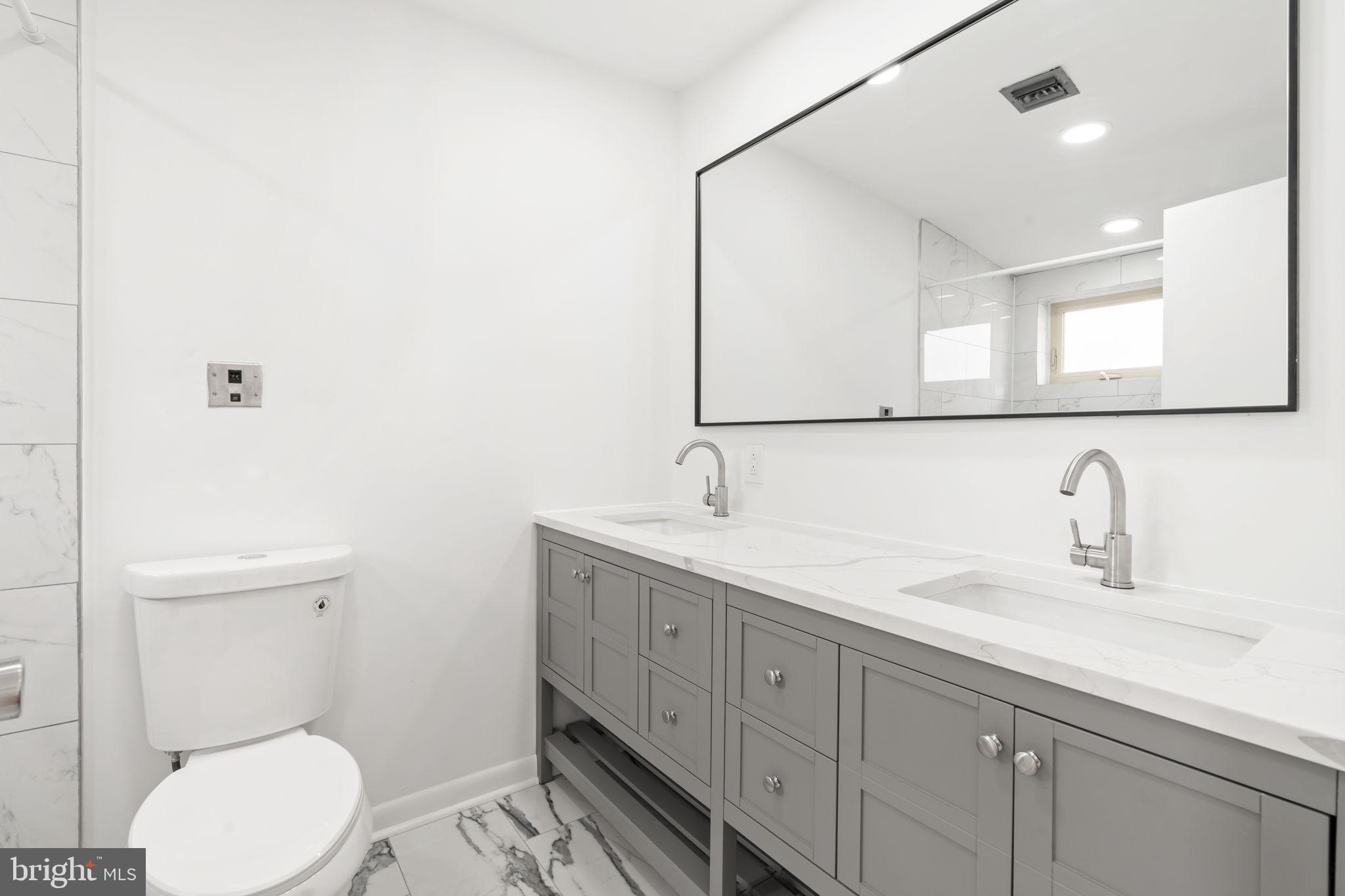 QUEEN VILLAGE - Residential