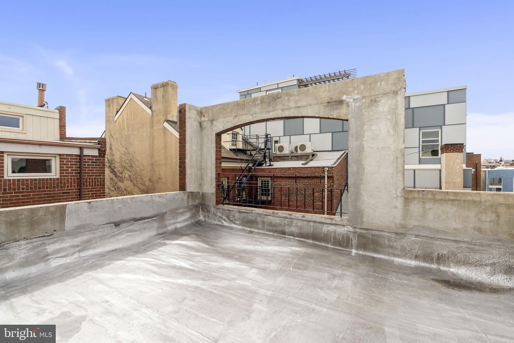 QUEEN VILLAGE - Residential