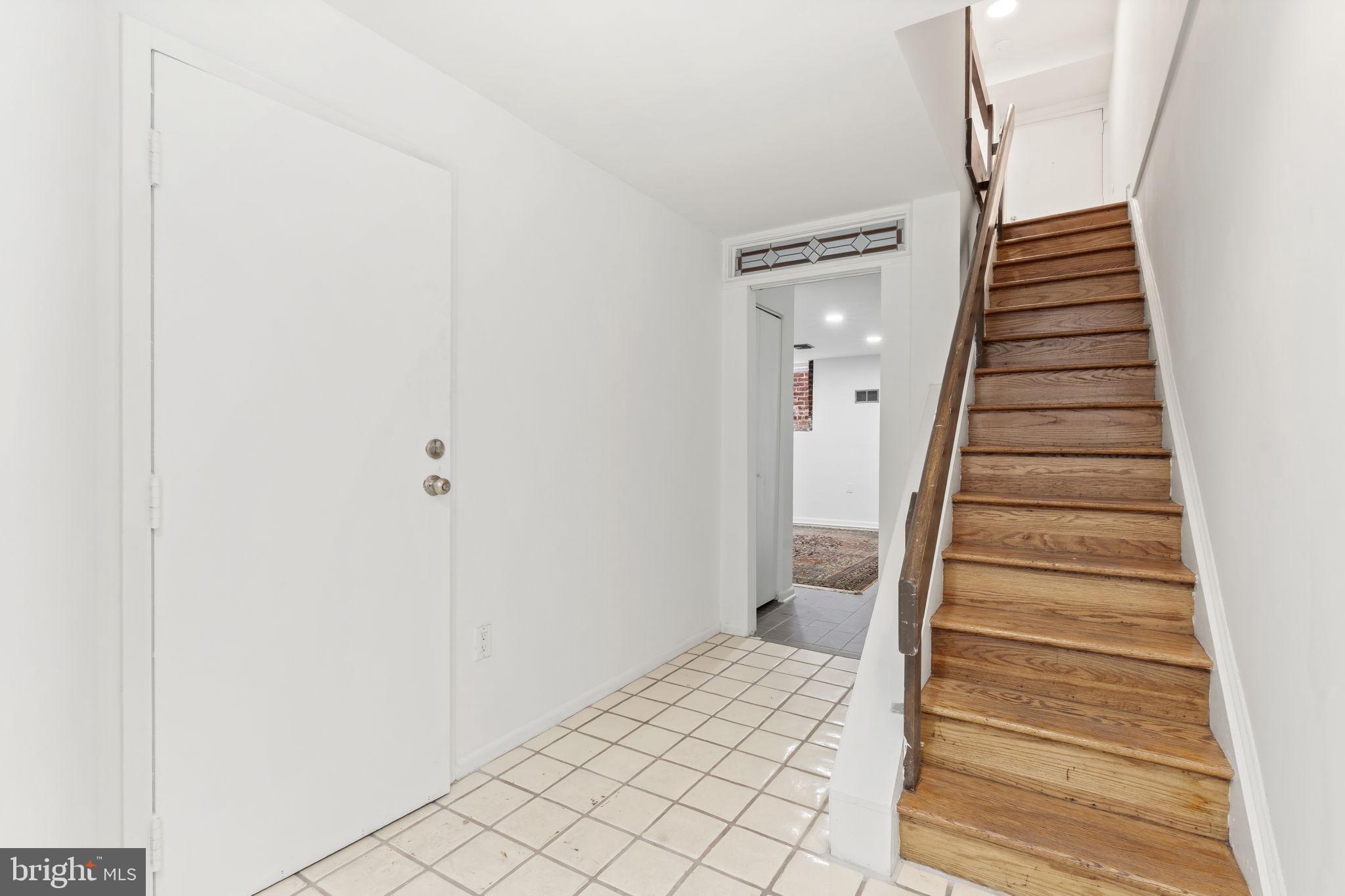 QUEEN VILLAGE - Residential