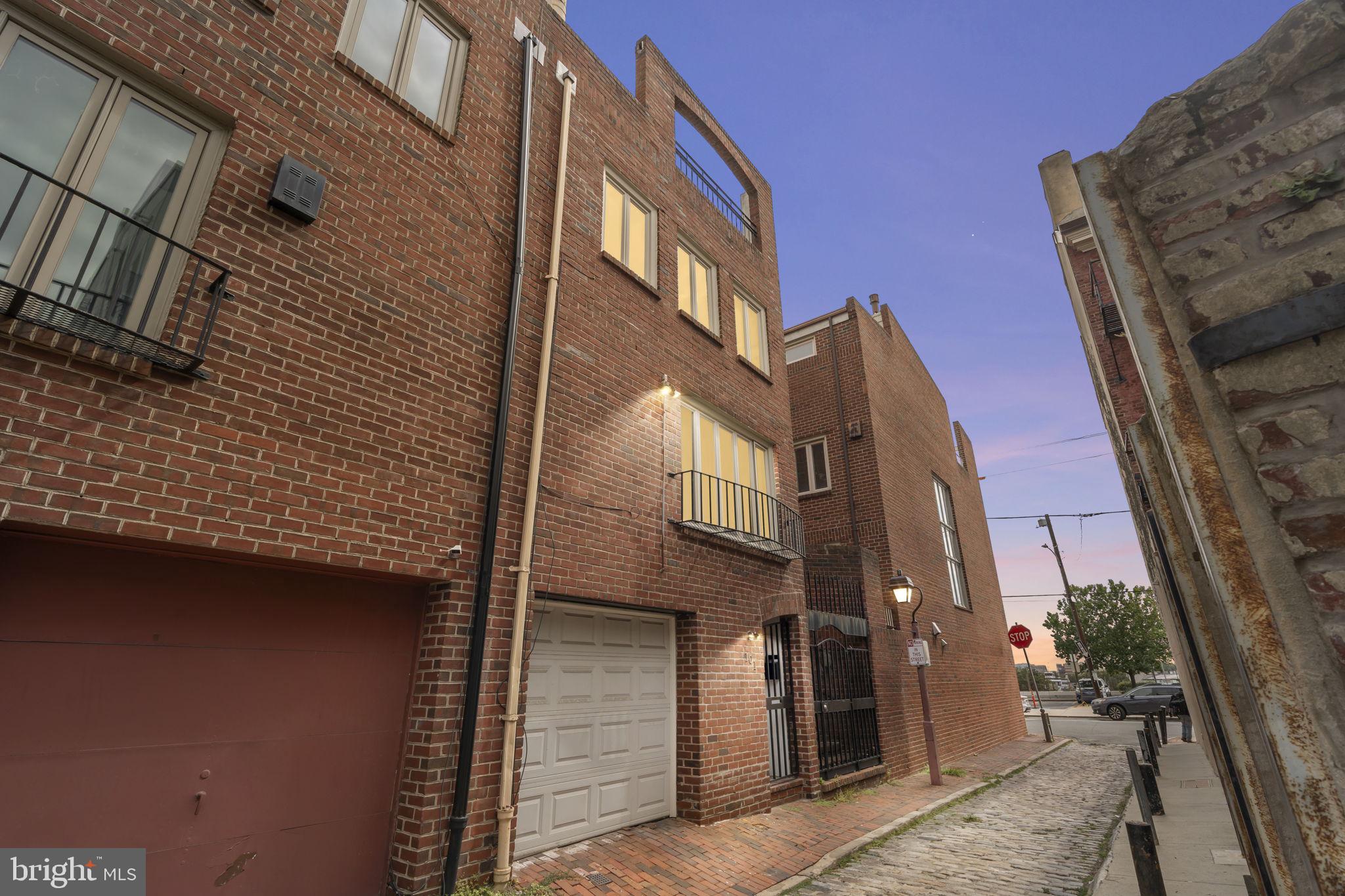 QUEEN VILLAGE - Residential