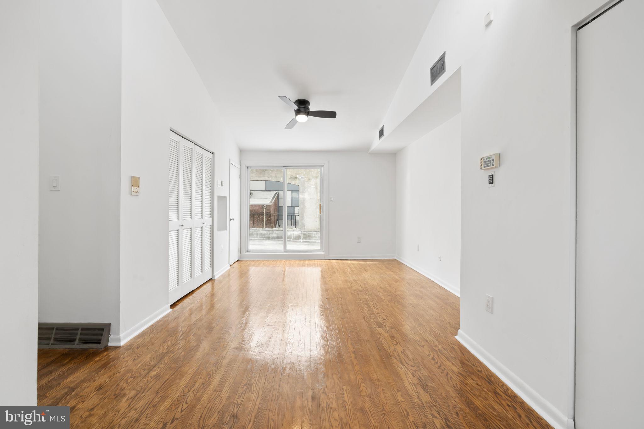 QUEEN VILLAGE - Residential