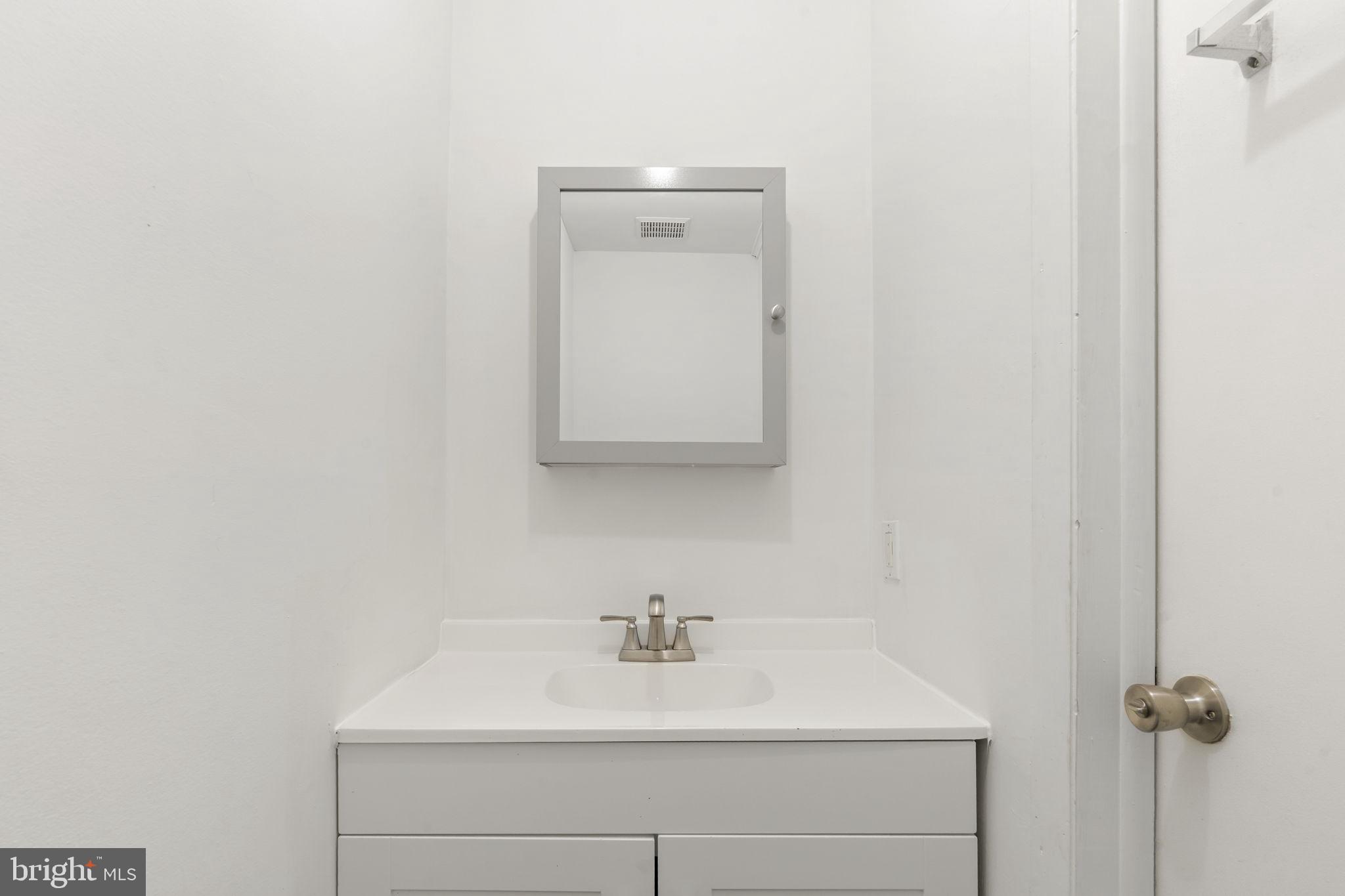 QUEEN VILLAGE - Residential