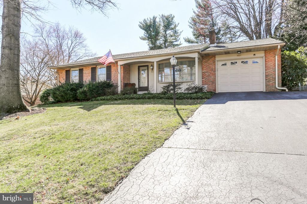 Photo of 1621 COLONIAL MANOR DR, LANCASTER, PA 17603 (MLS # PALA2031908)