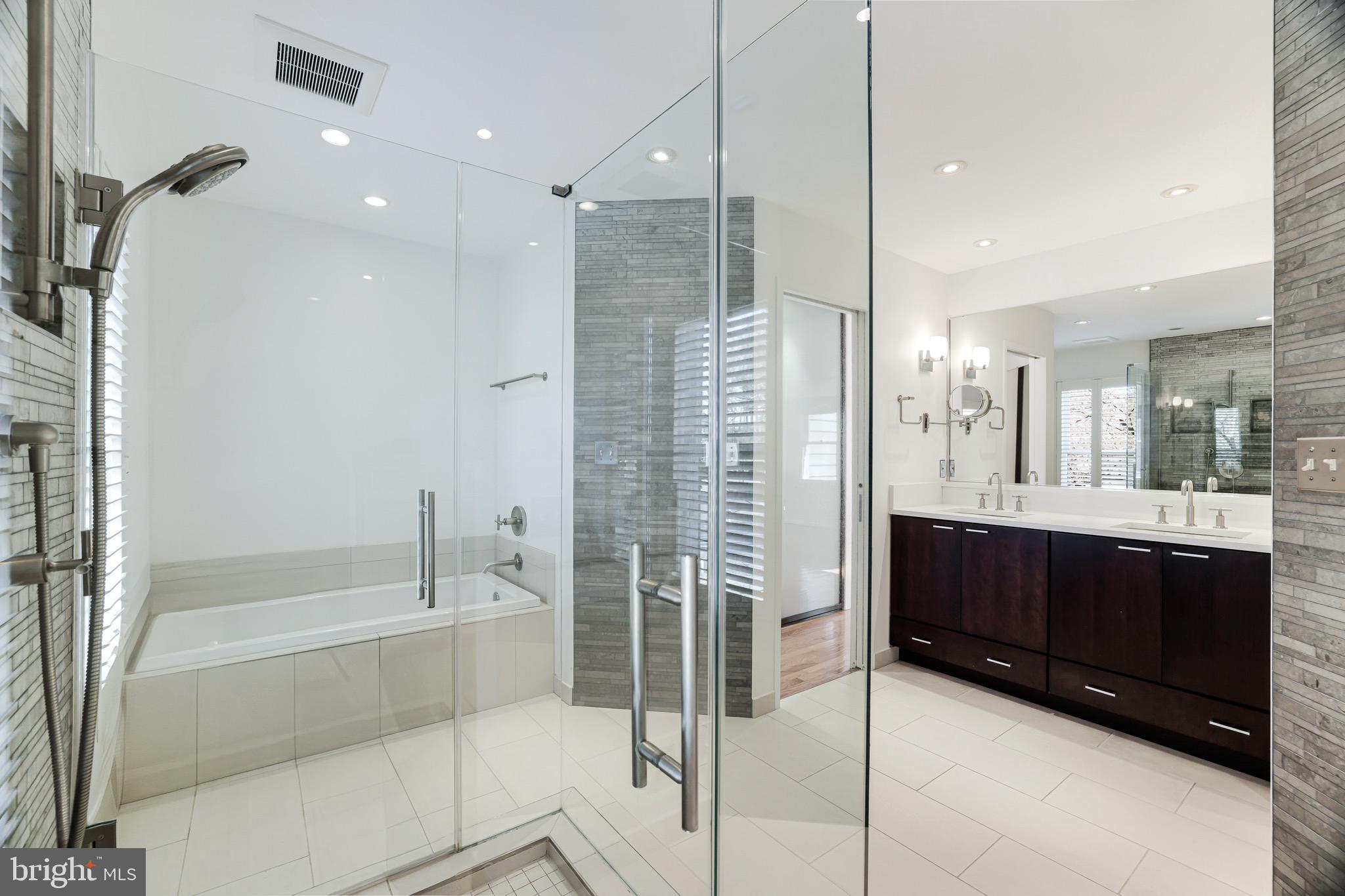 MCLEAN ESTATES - Residential