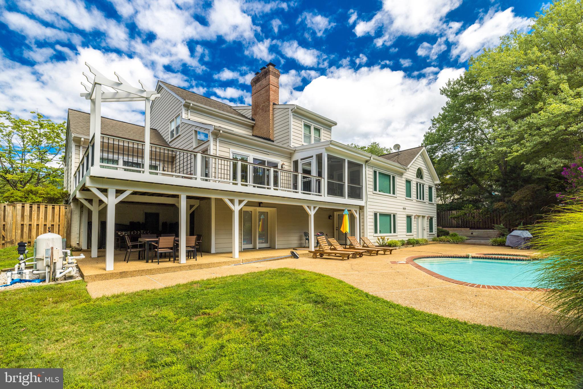 MCLEAN ESTATES - Residential