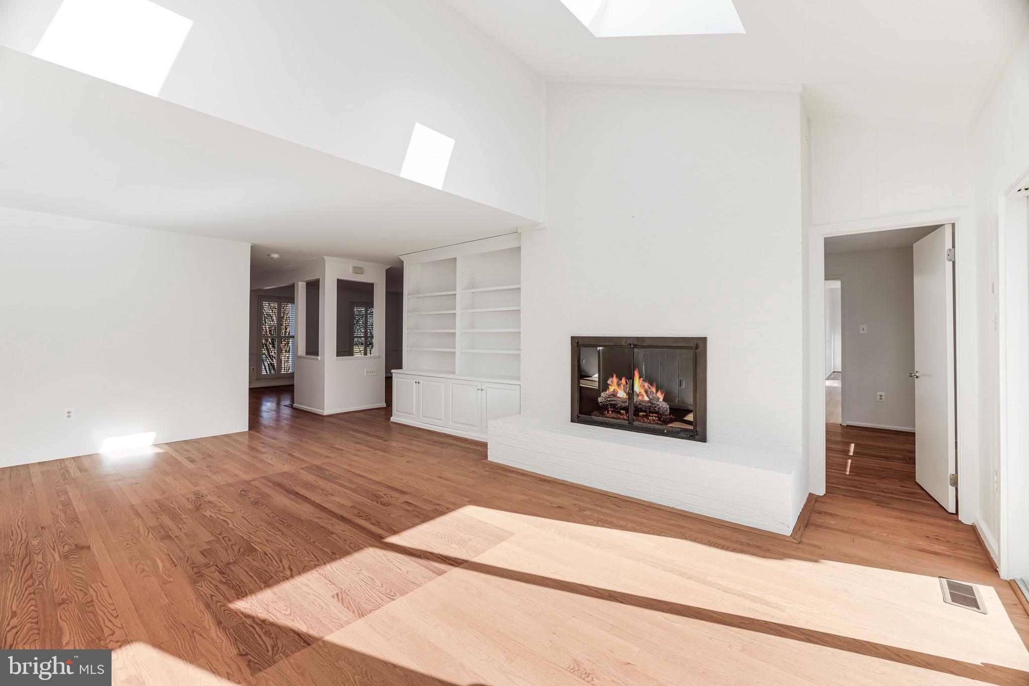 MCLEAN ESTATES - Residential